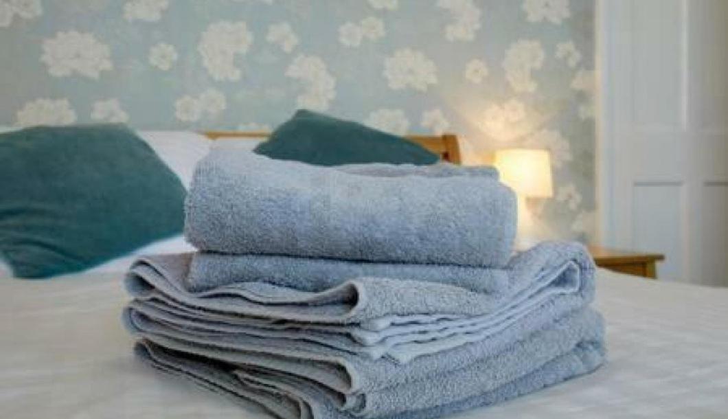large single room Ensuite photo 1