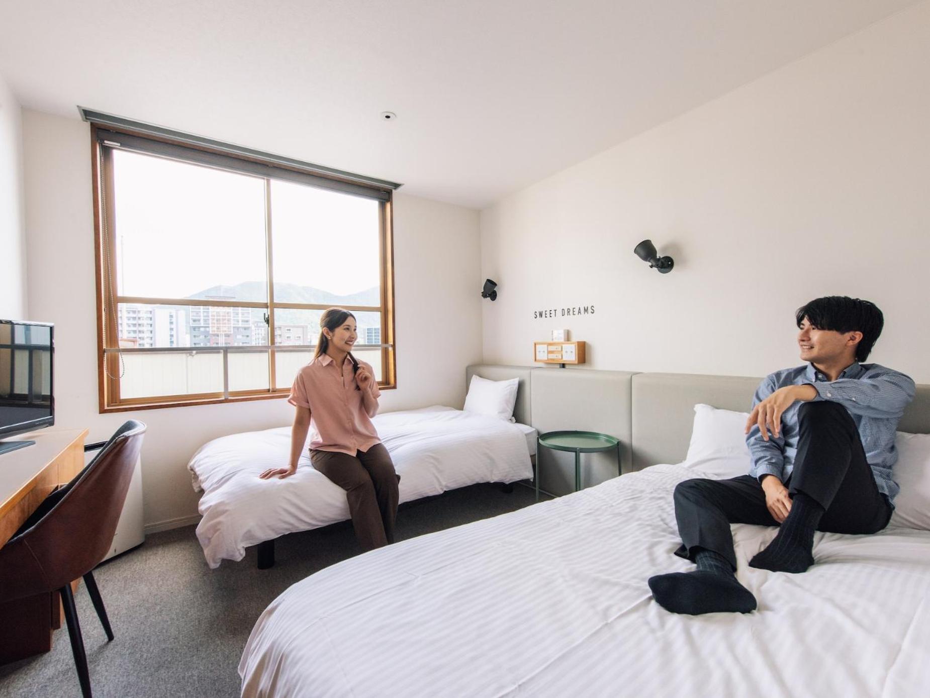 Studio Twin Room (1 Semi Double Bed + 1 Sofa Bed) - Smoking