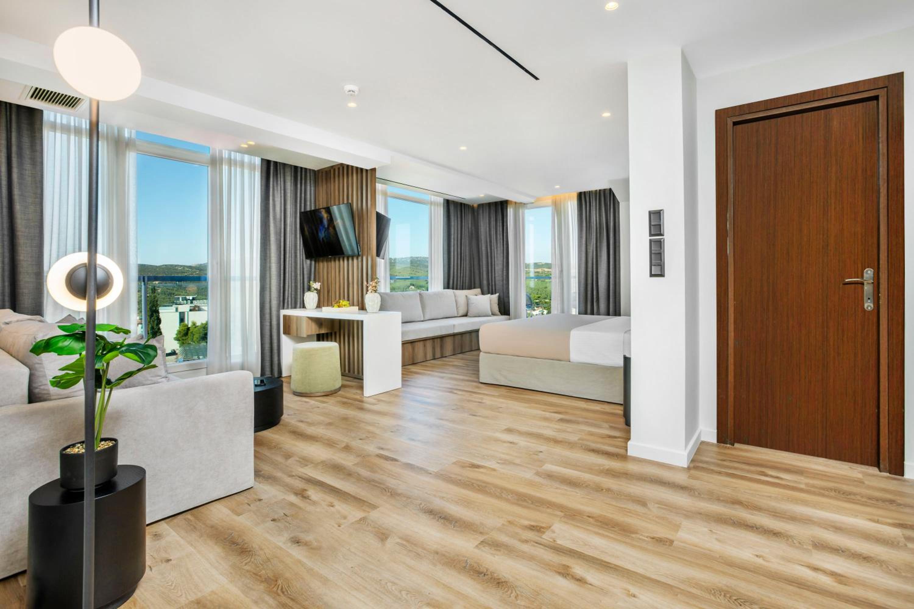 Deluxe King Suite