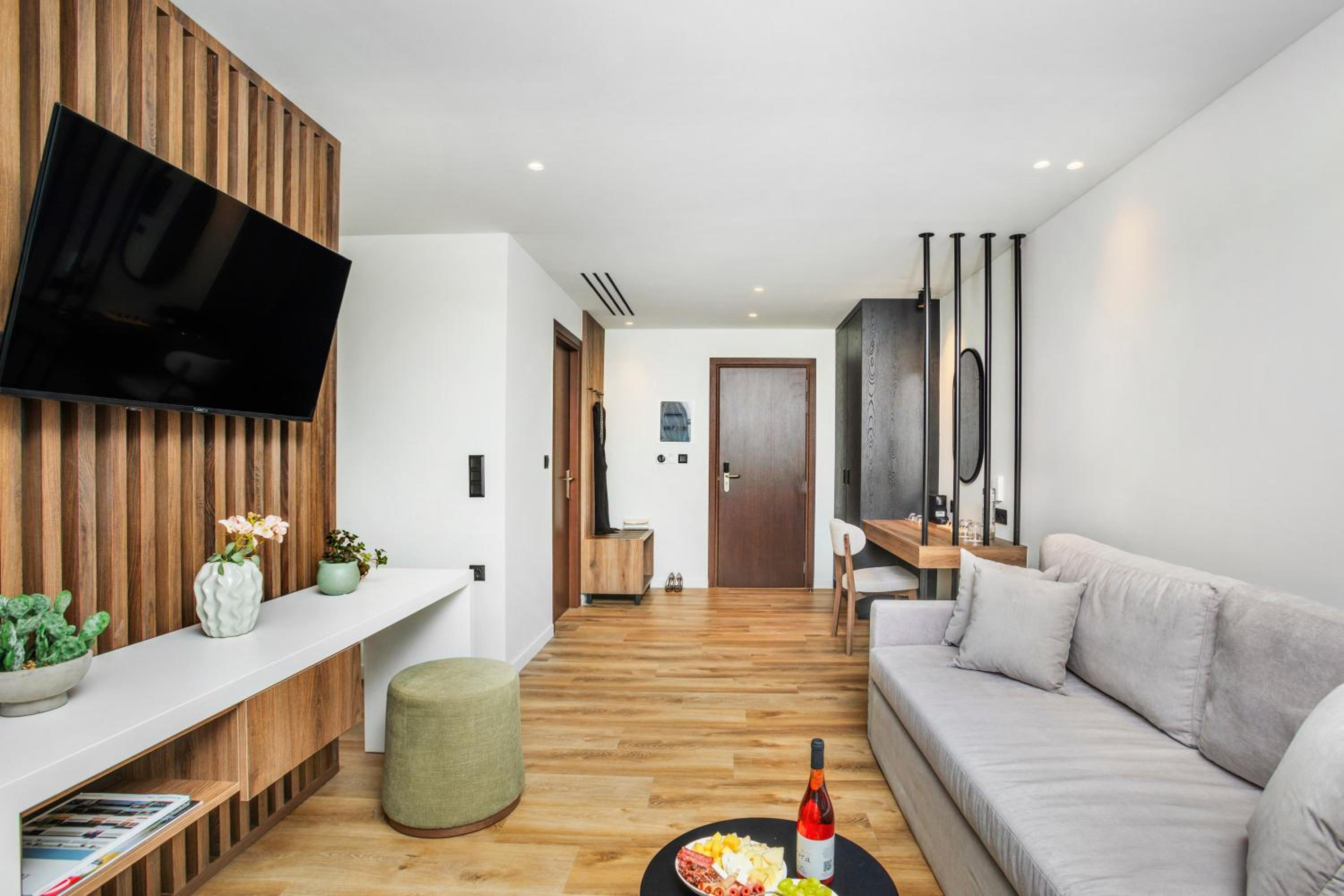 Deluxe King Suite