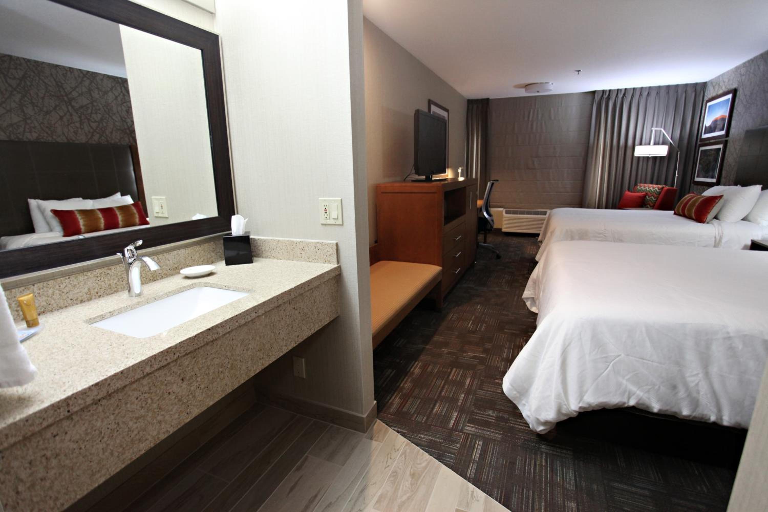 Queen Room with Two Queen Beds and Sofa Bed - Photo 5