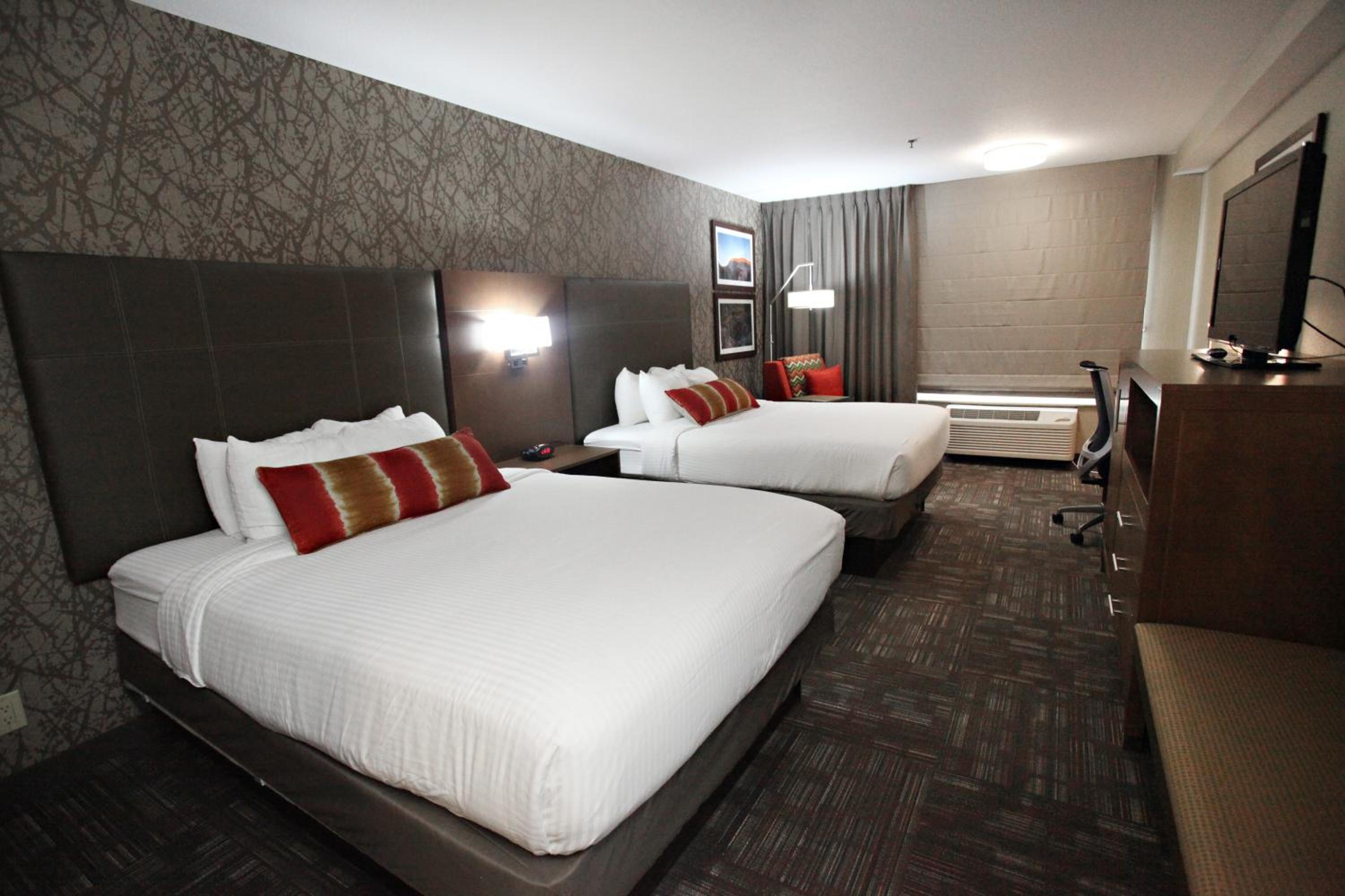 Queen Room with Two Queen Beds and Sofa Bed - Photo 2