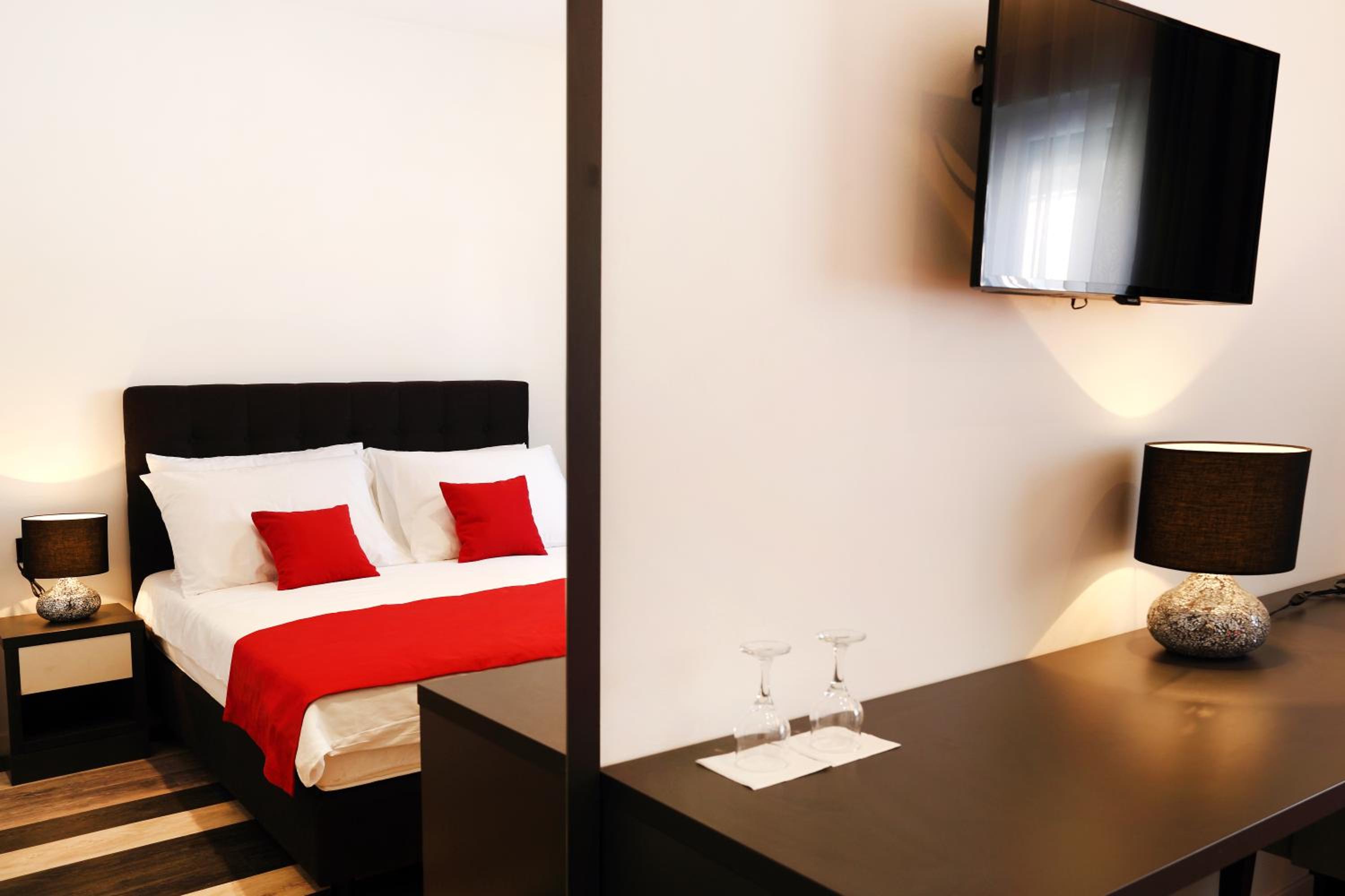 Deluxe Double Room - Photo 3