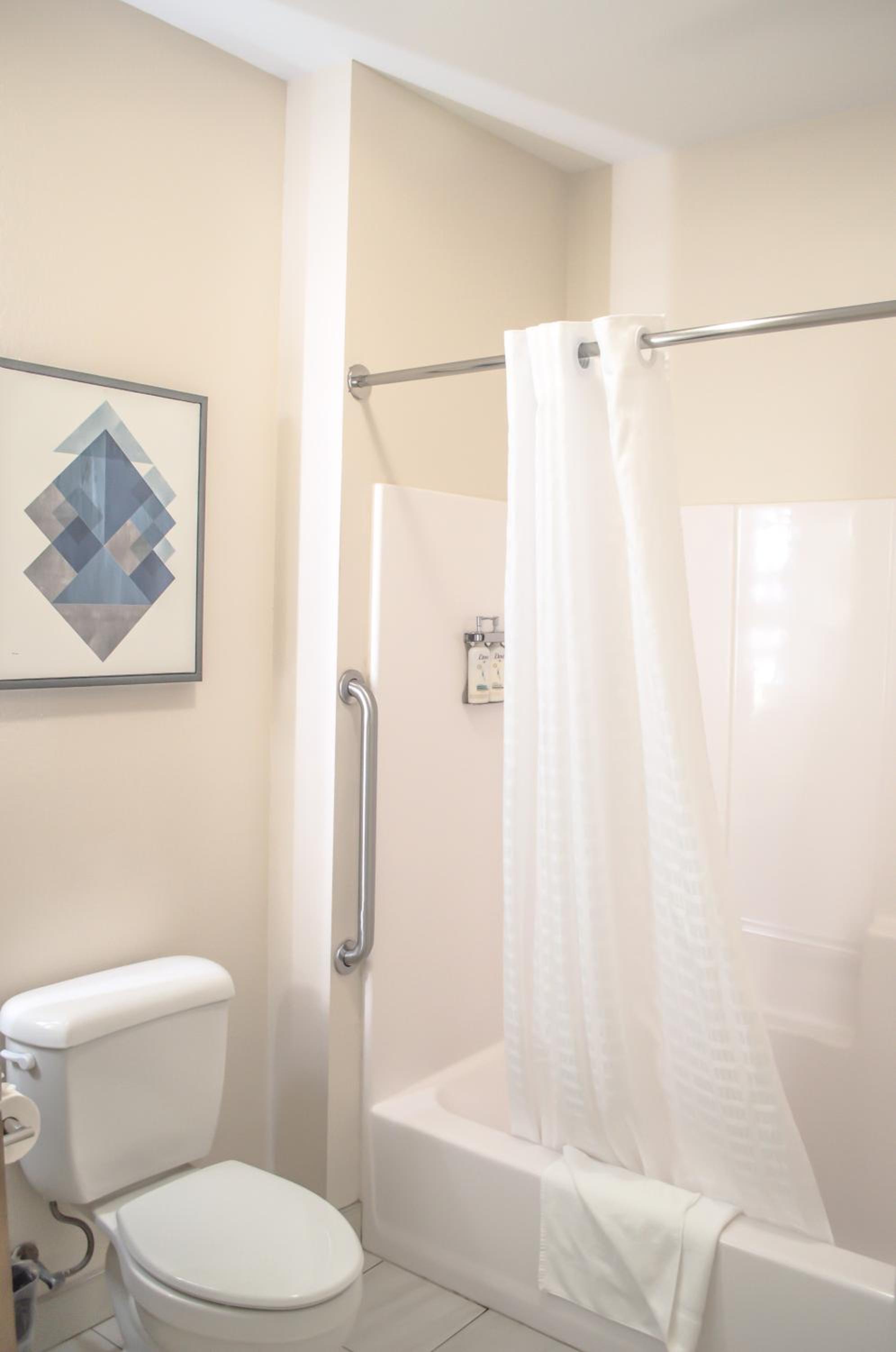 Standard Suite - Photo 2