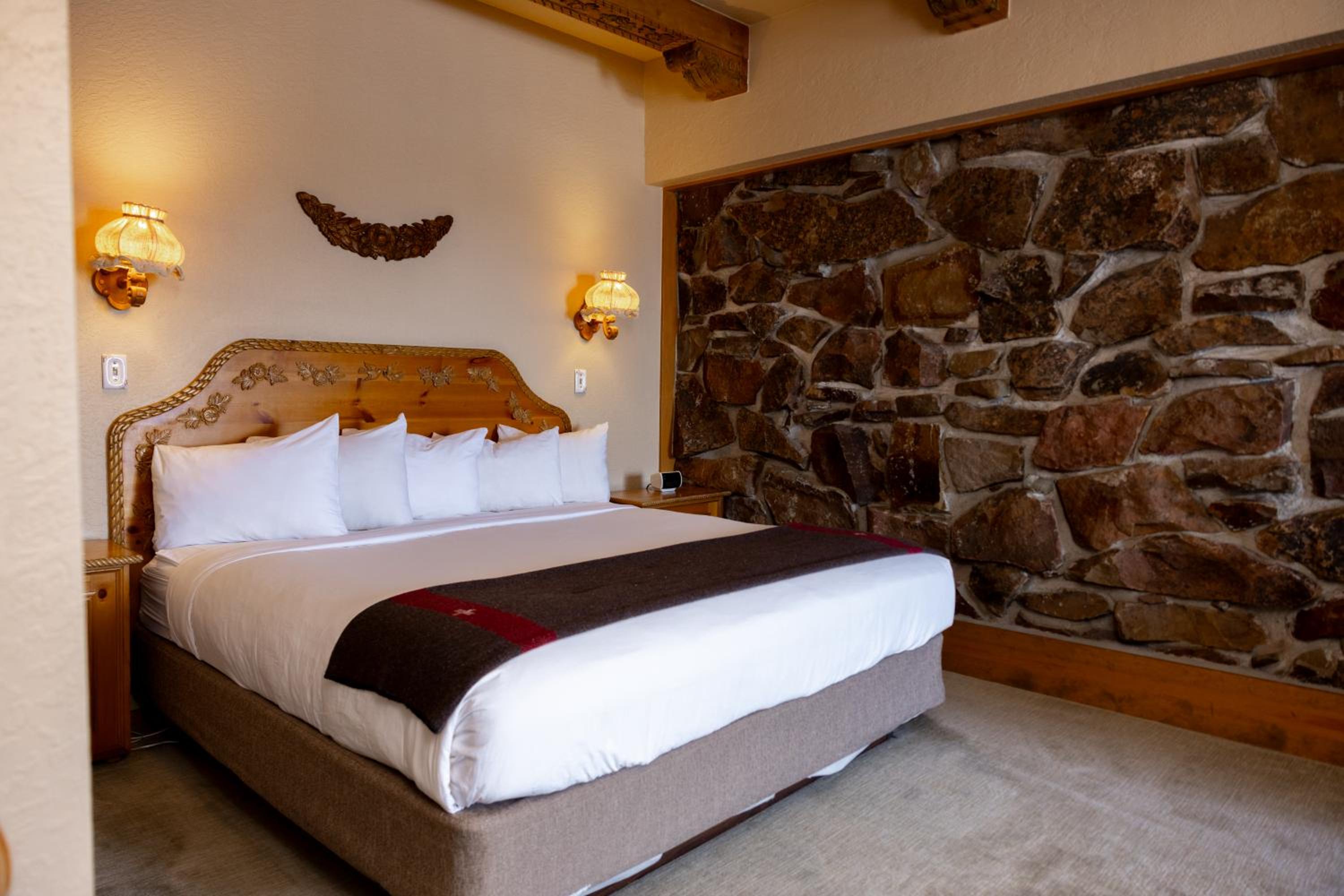 Deluxe King Suite photo 1