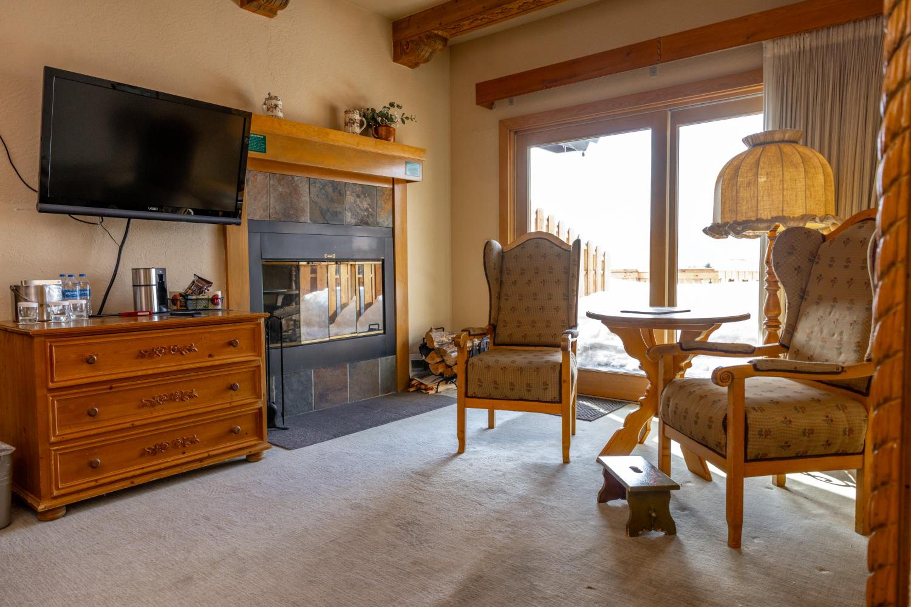 Deluxe King Suite photo 3