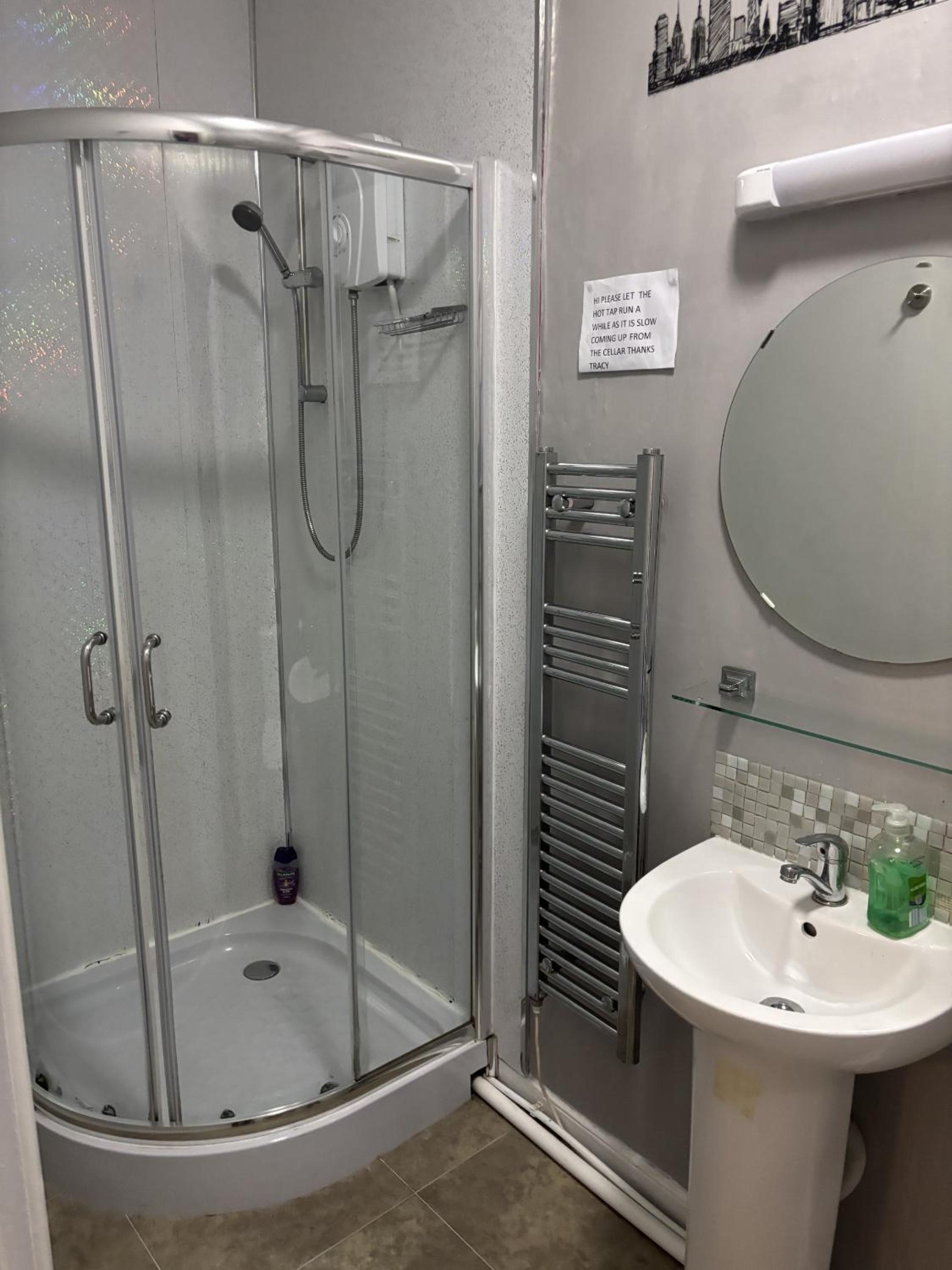 Deluxe Double Room with Shower photo 2