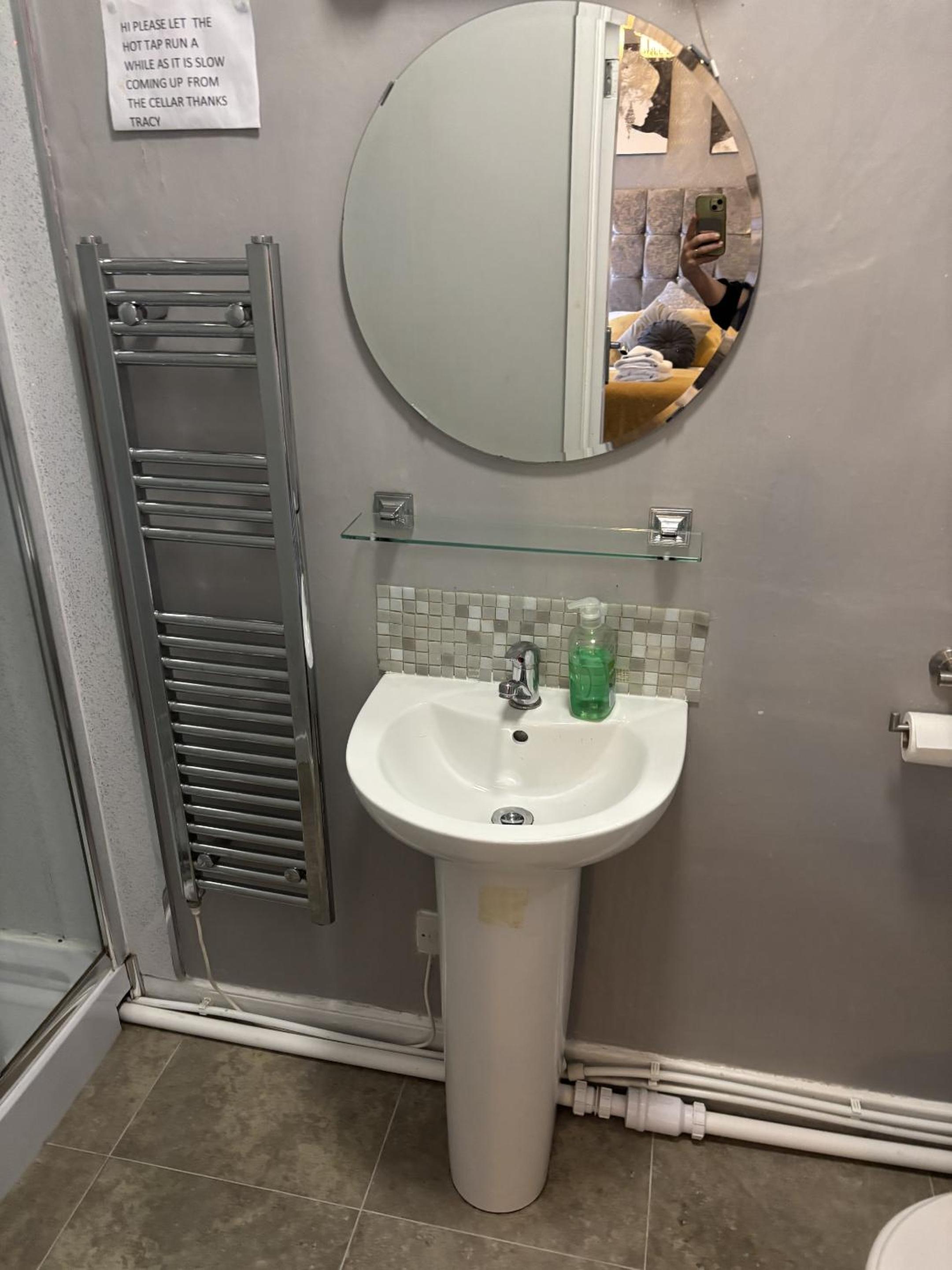 Deluxe Double Room with Shower photo 3