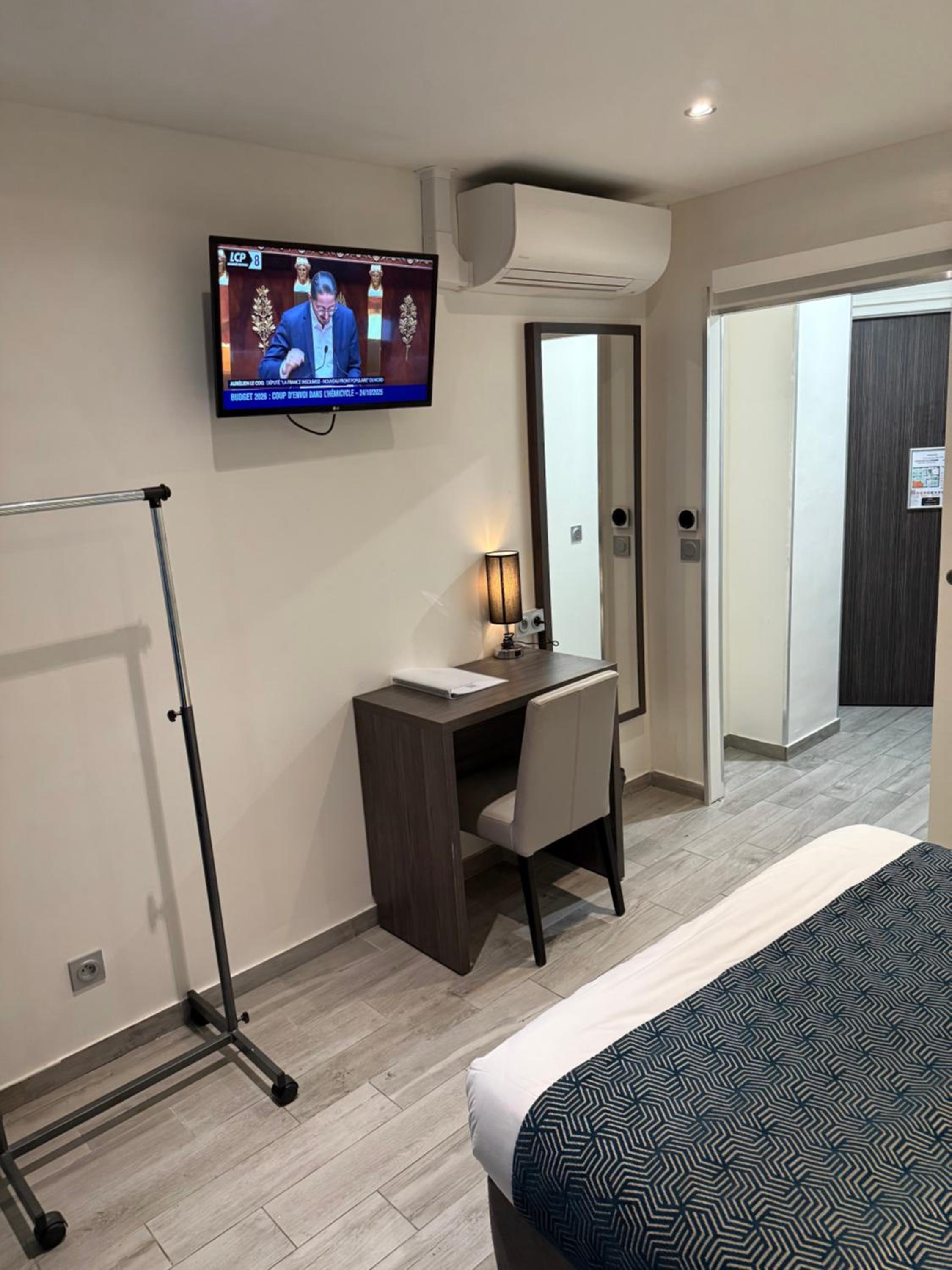 Double Room - Disability Access photo 3