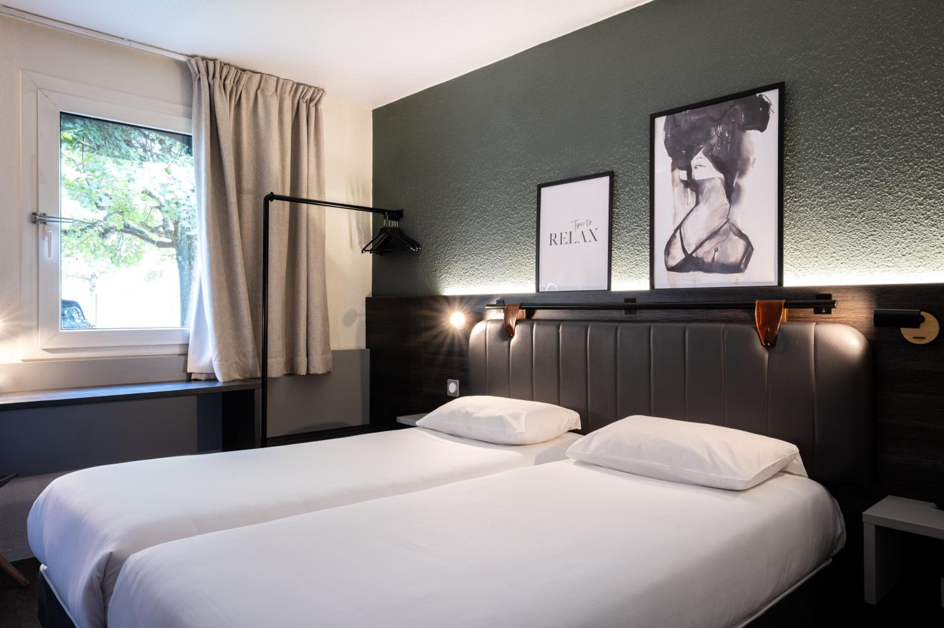 Standard Twin Room - Photo 24