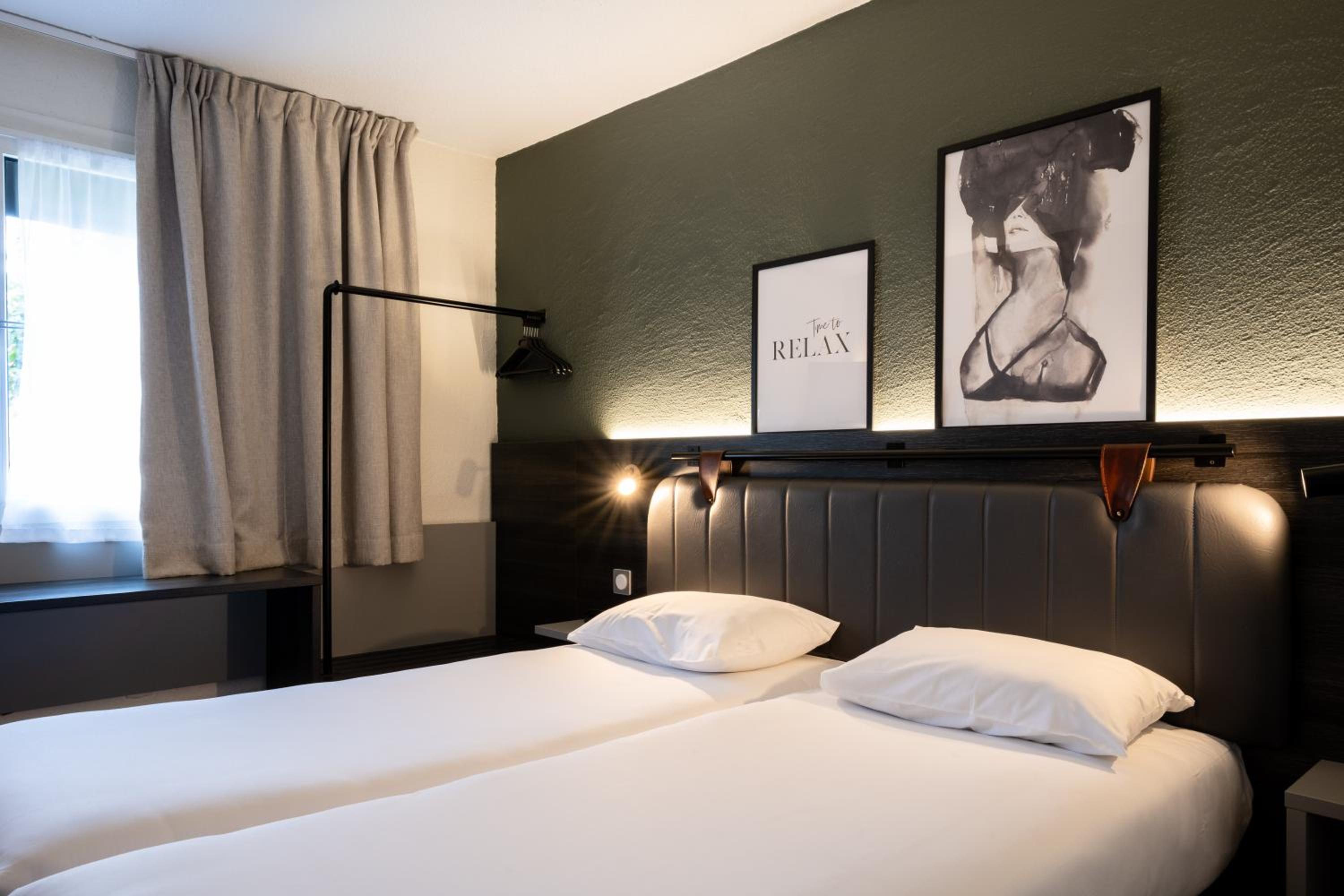 Standard Double Room with Queen Bed - Photo 34