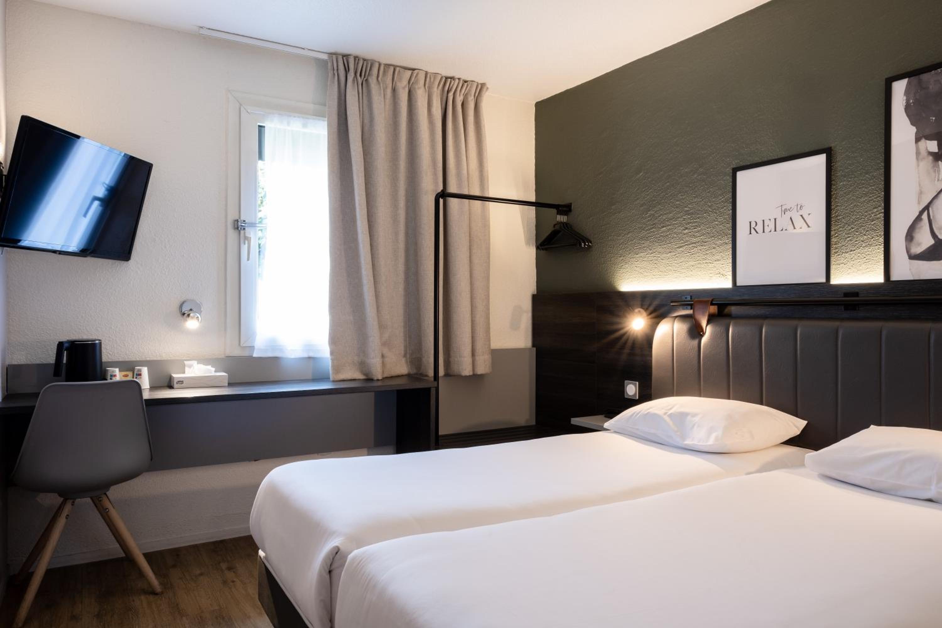 Standard Twin Room - Photo 18