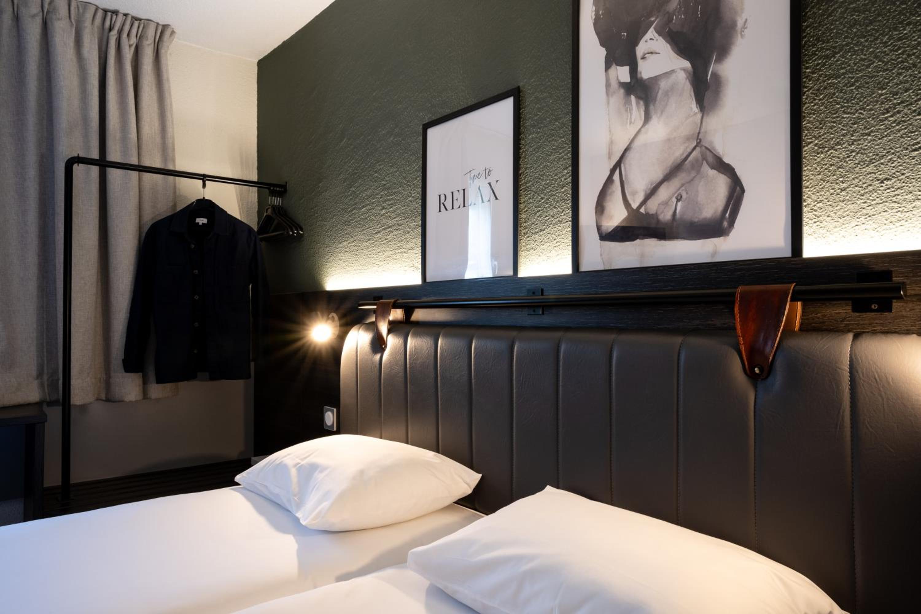 Standard Twin Room - Photo 27