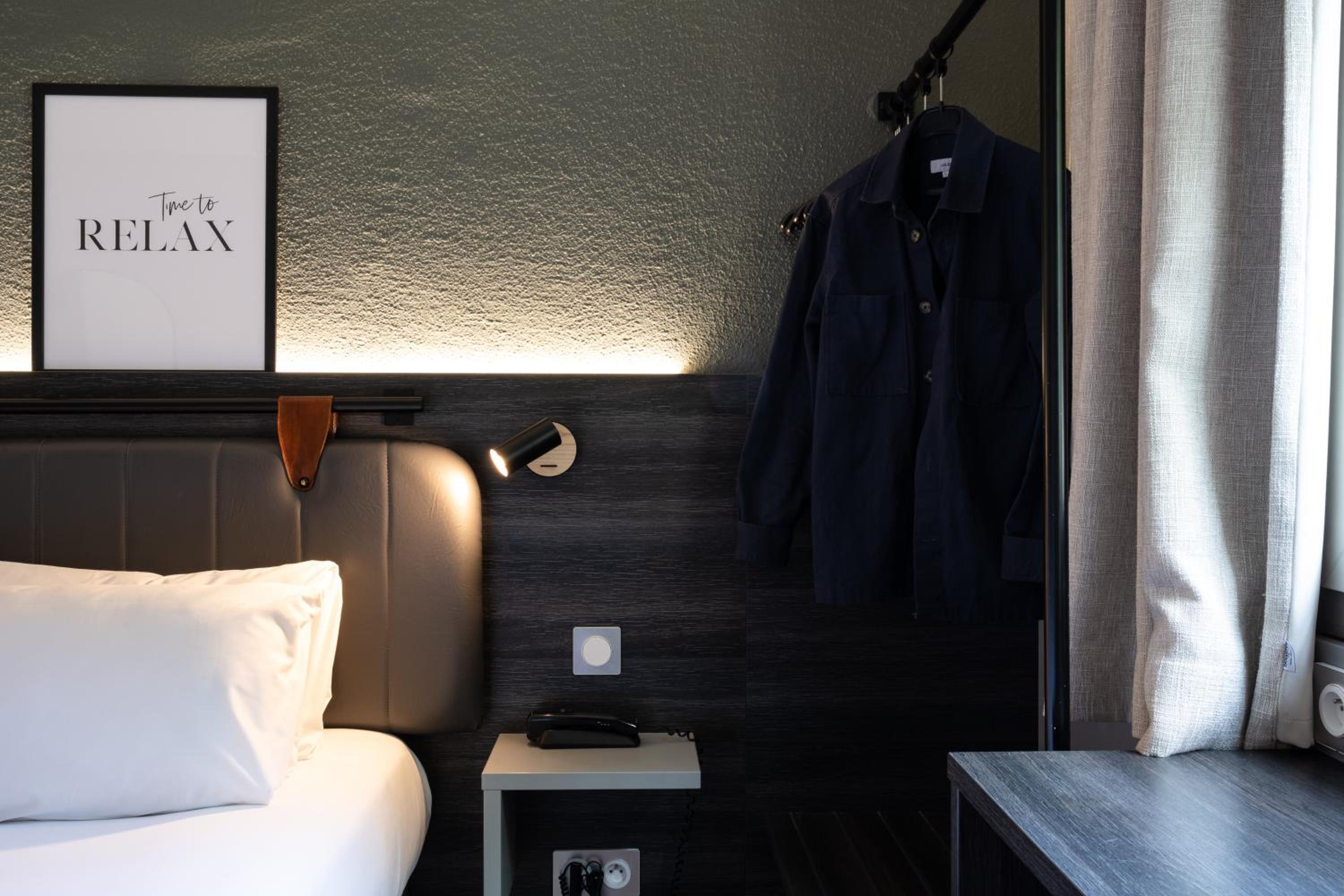 Standard Double Room with Queen Bed - Photo 43