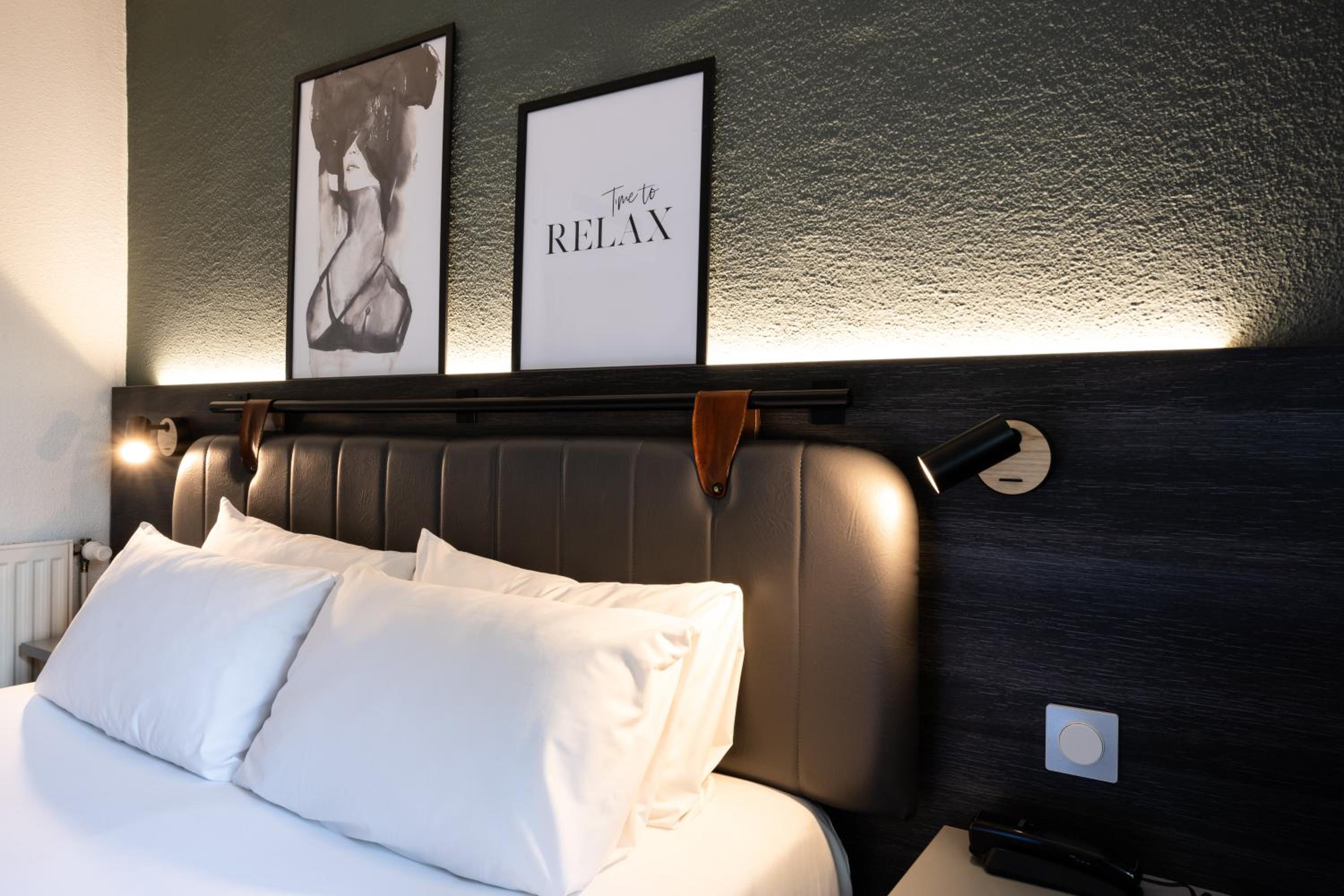 Standard Double Room with Queen Bed - Photo 48