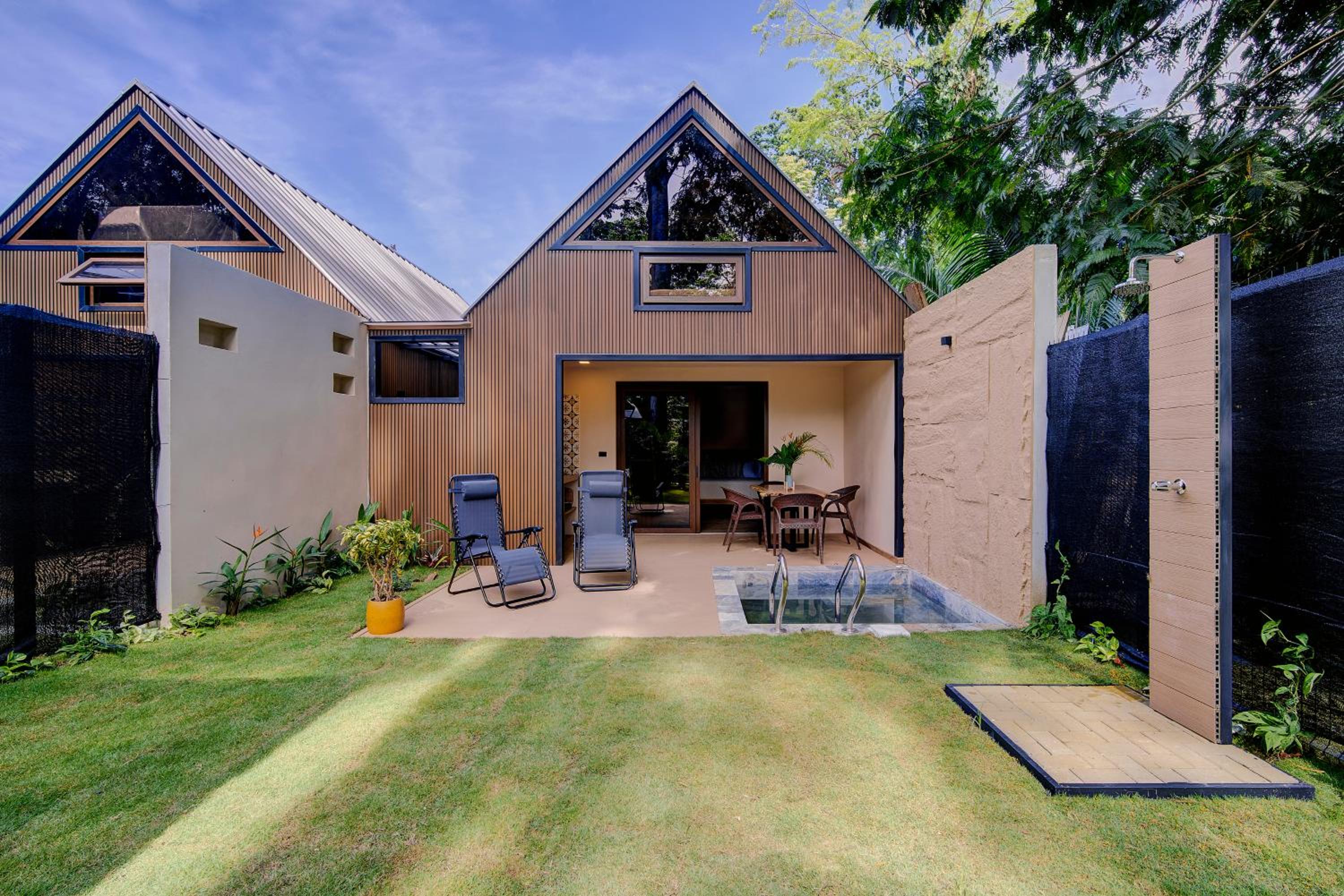 Bungalow with Patio