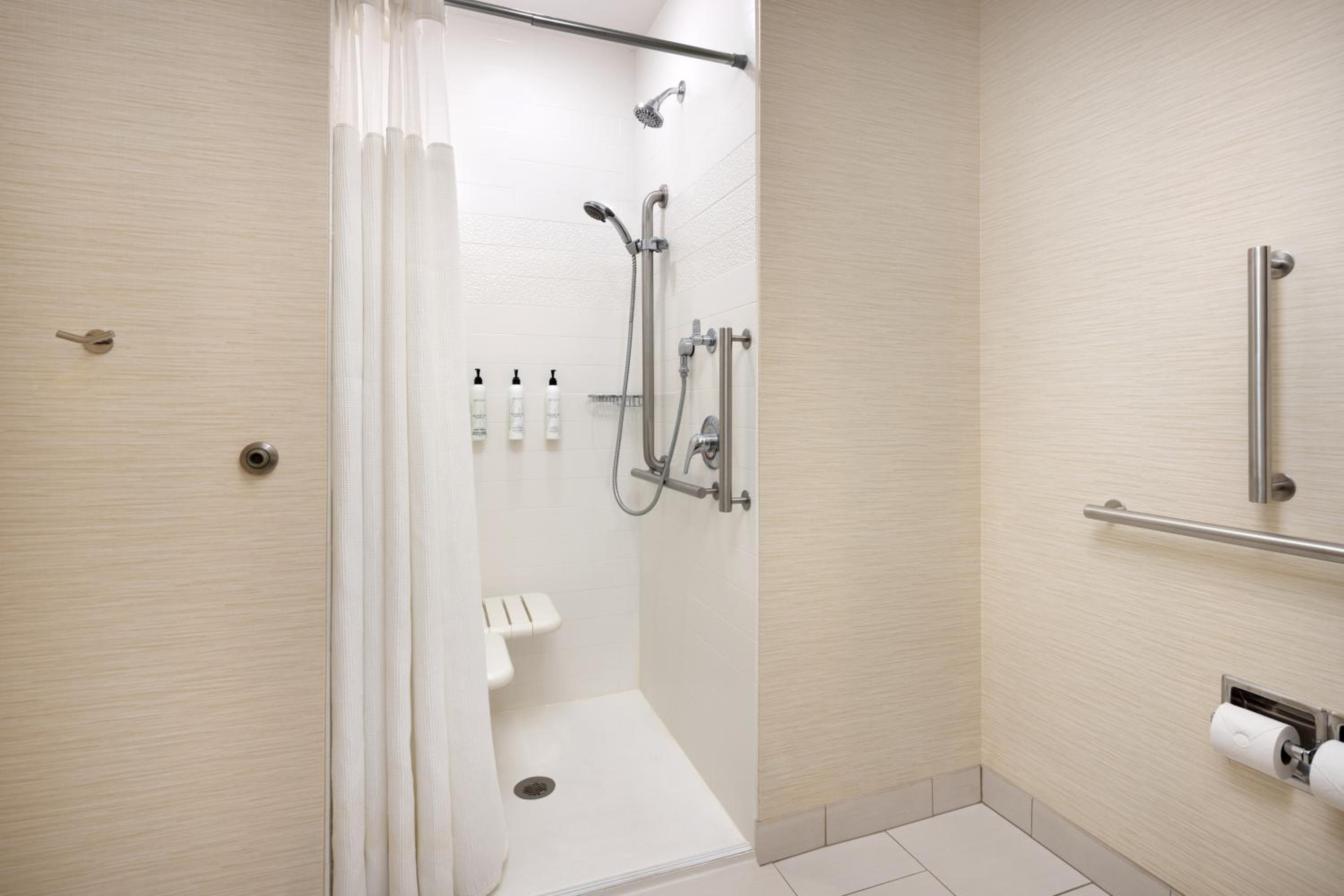 King Room with Transfer Shower - Mobility Accessible