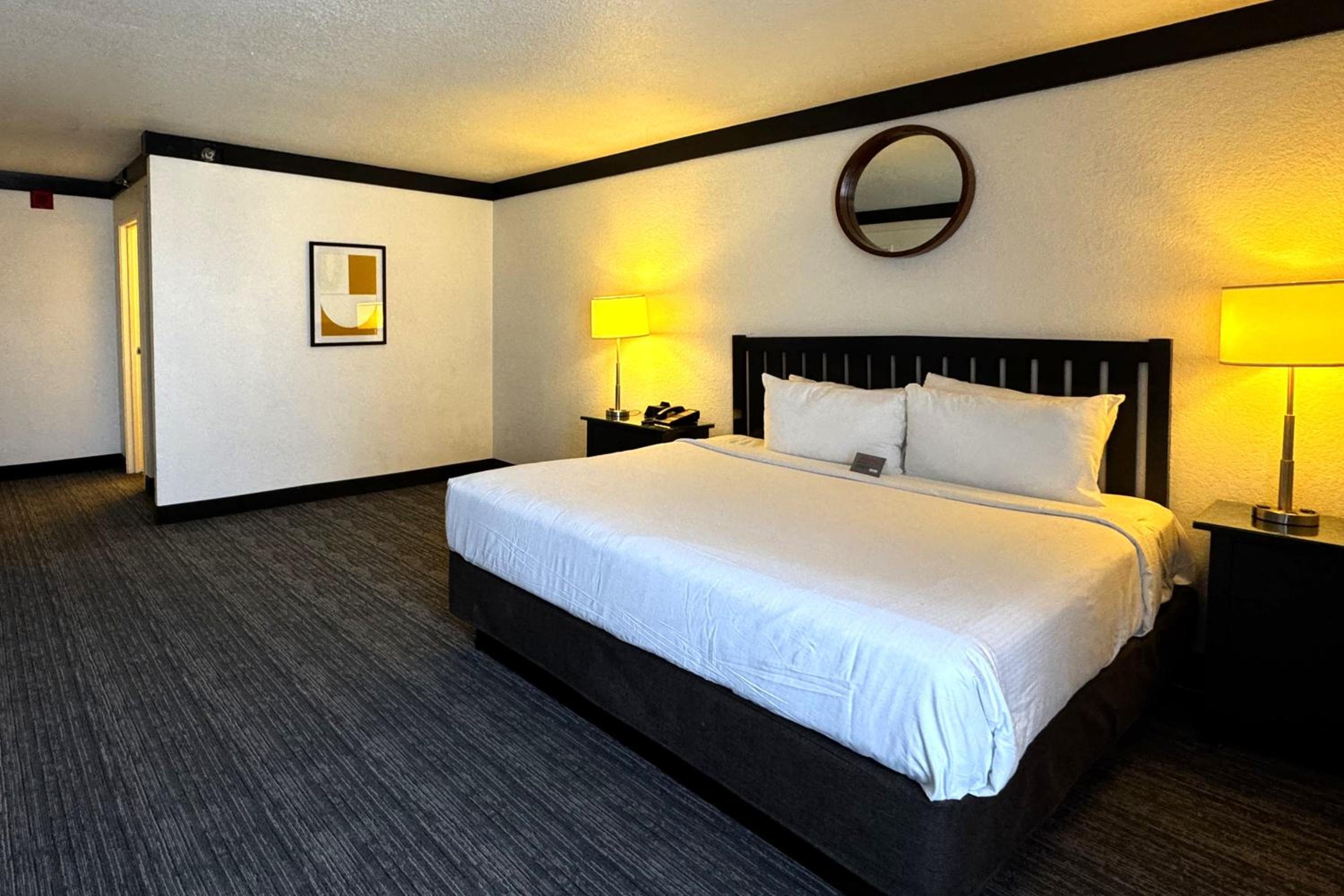 International Suite-Smoking + FREE $5 in slot play & $10 in table games match play photo 1