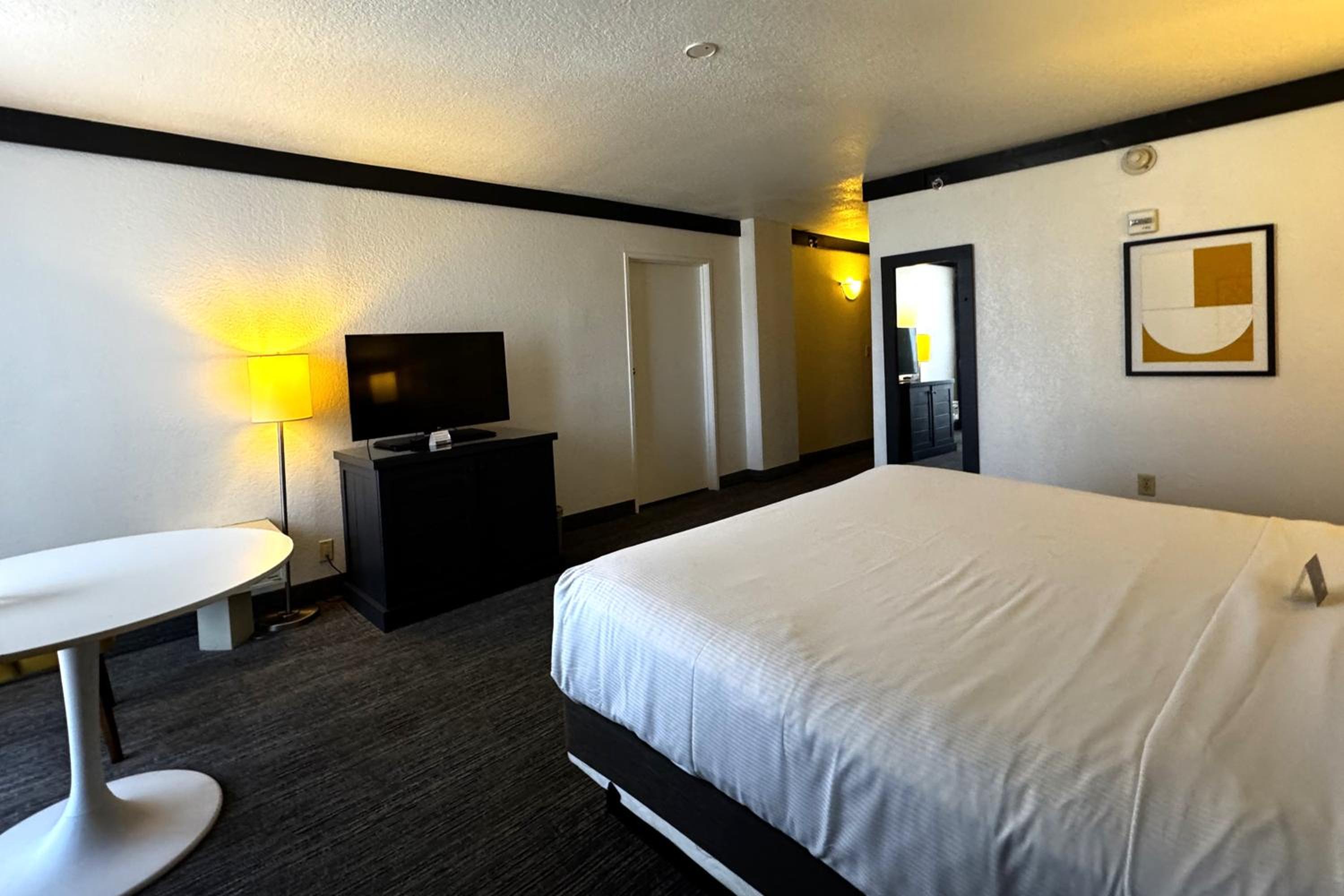 Standard ADA-ROLL-IN SHOWER + FREE $5 in slot play & $10 in table games match play - Photo 4