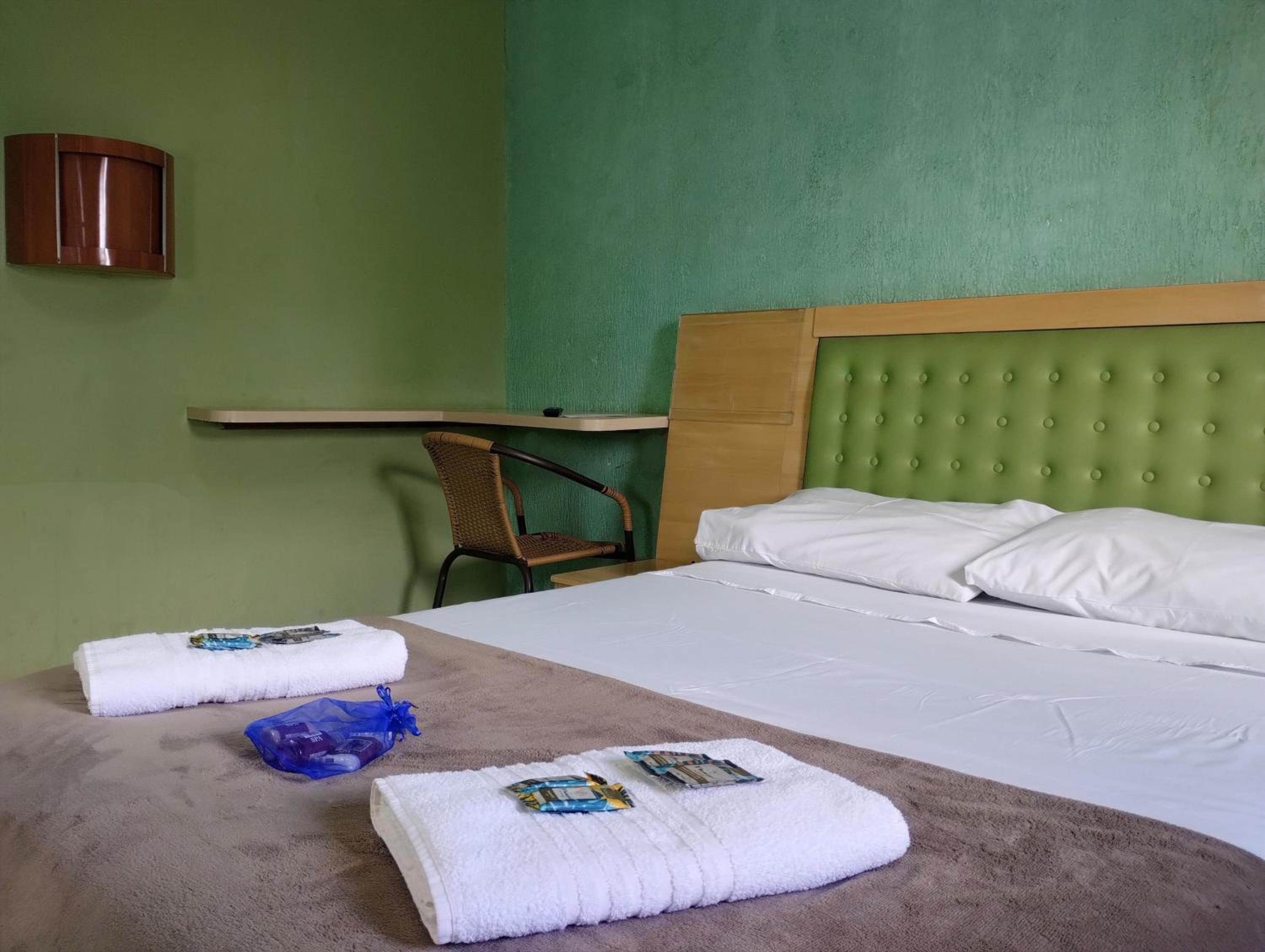 Budget Double Room - Photo 5