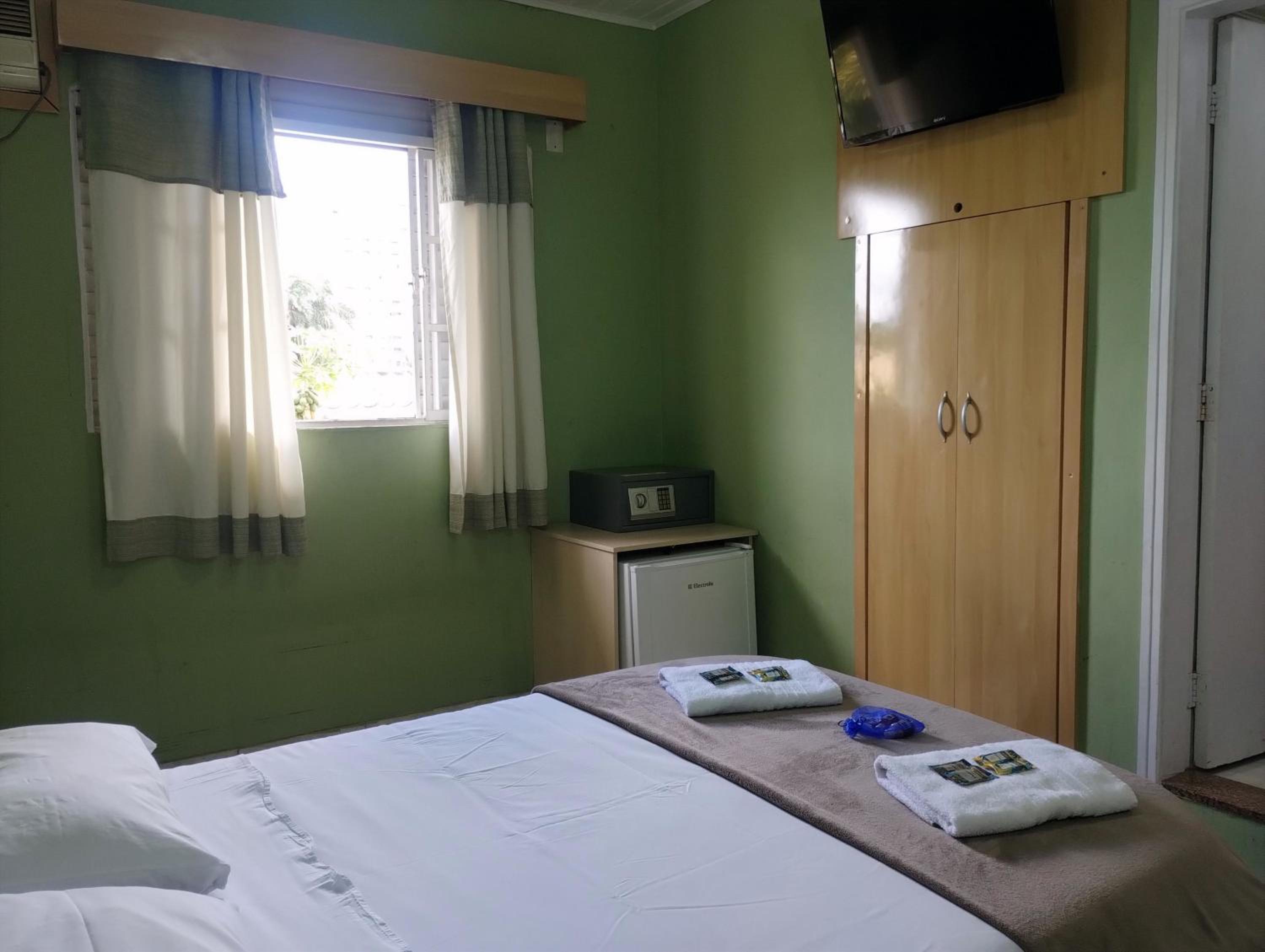 Budget Double Room - Photo 8