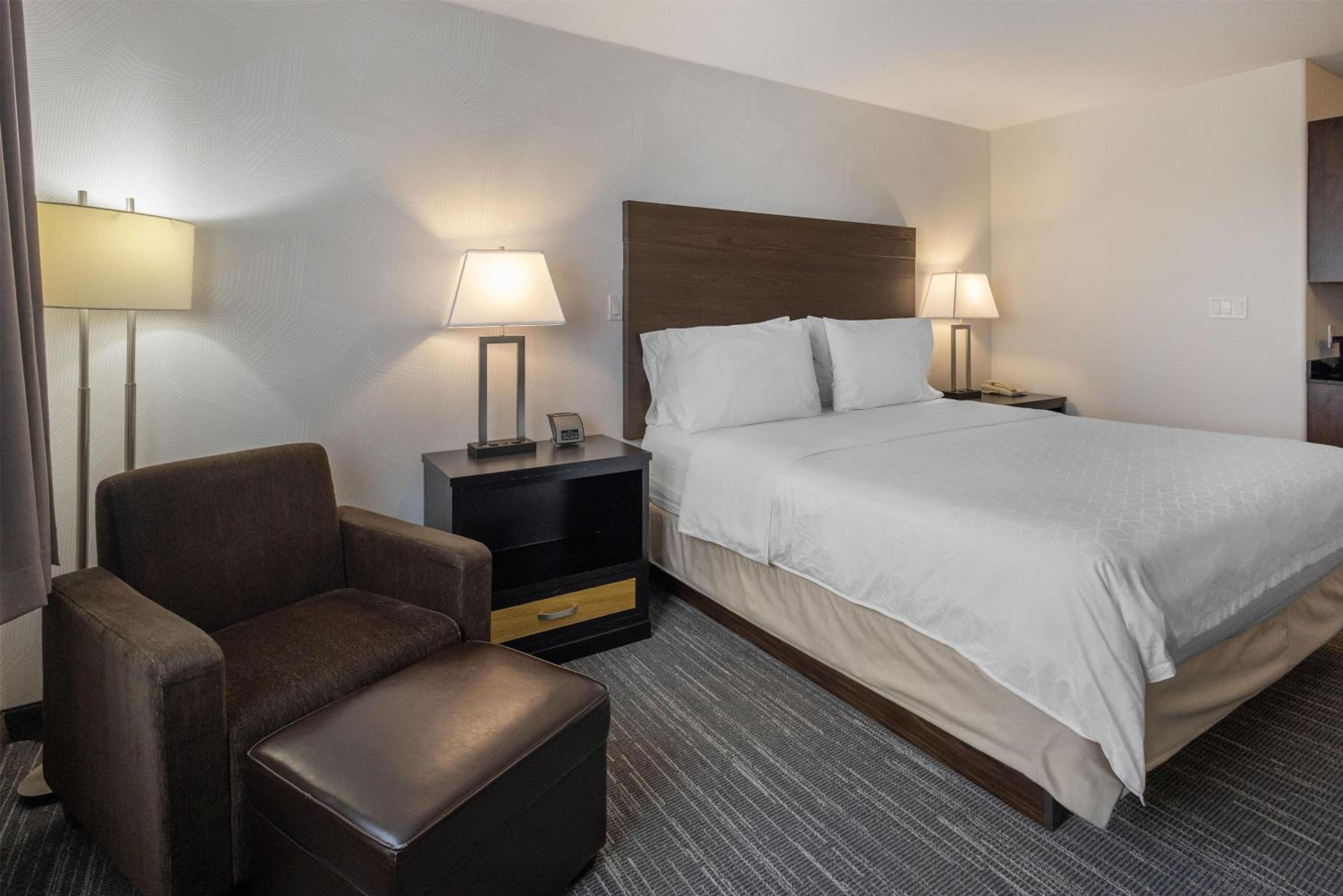 King Room - Non-Smoking - Photo 2