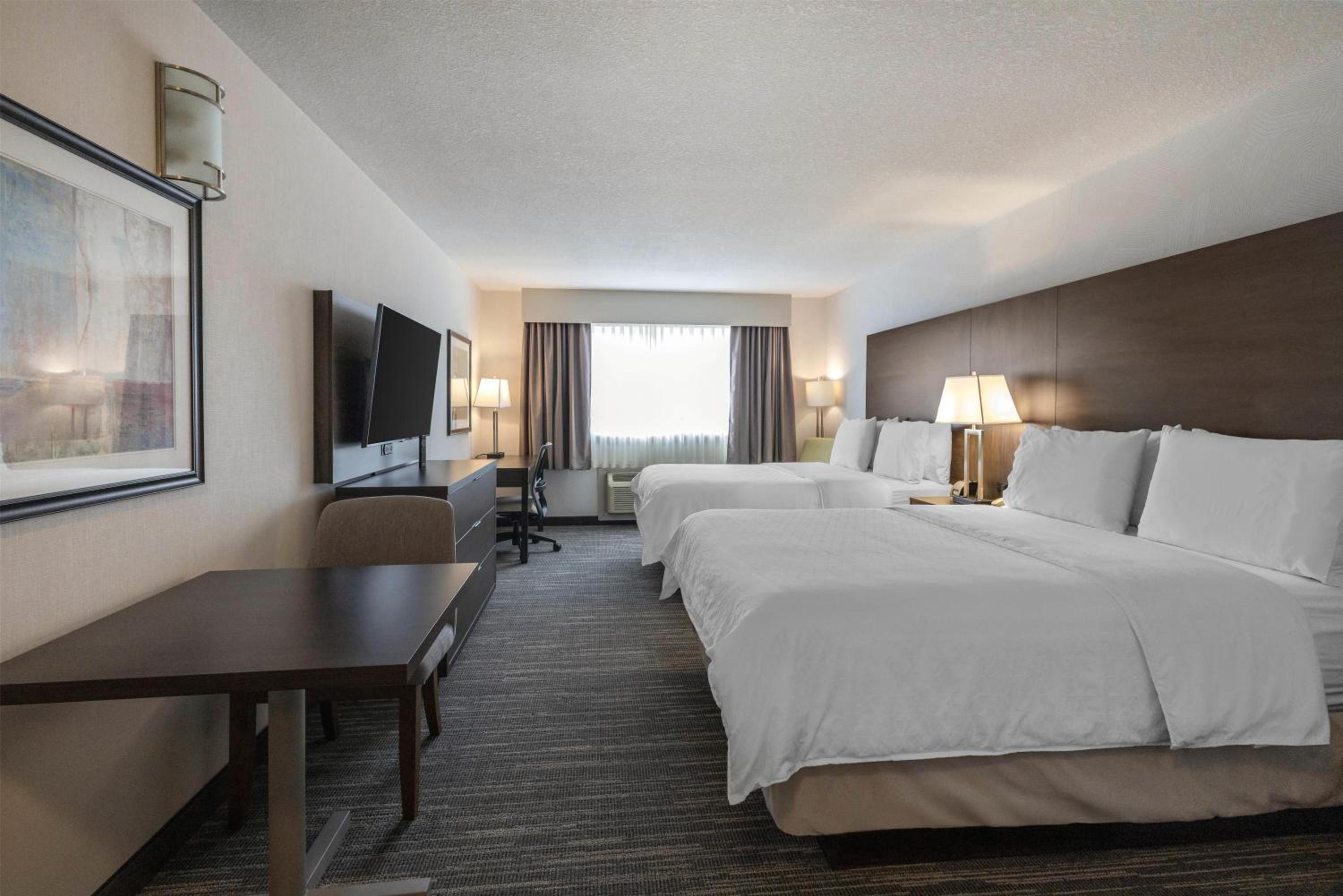 Queen Room with Two Queen Beds - Non-Smoking - Photo 1