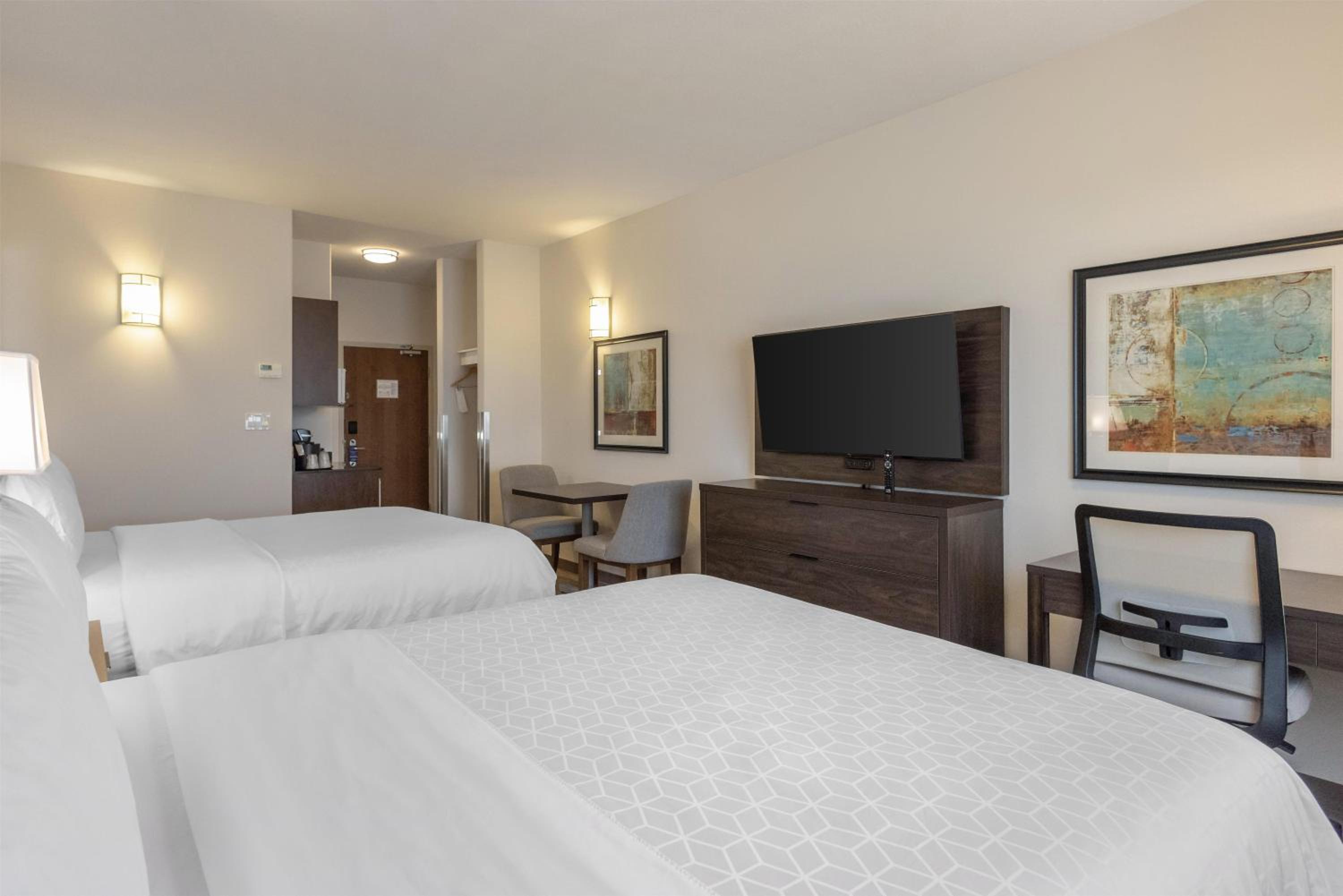 Queen Room with Two Queen Beds - Pet Friendly/Non-Smoking - Photo 1