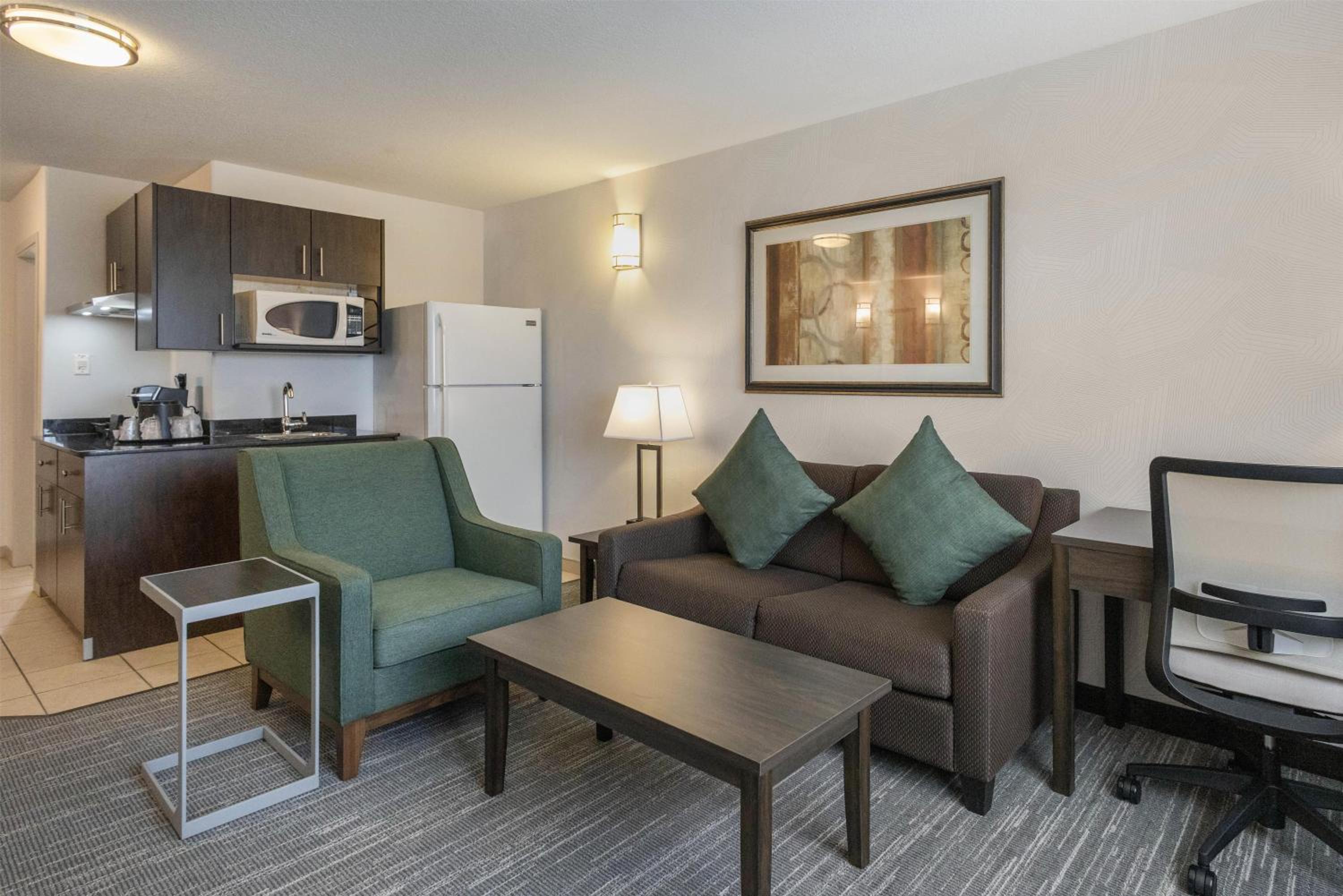 Two-Room King Suite with Sofa Bed and Kitchenette - Non-Smoking - Photo 3