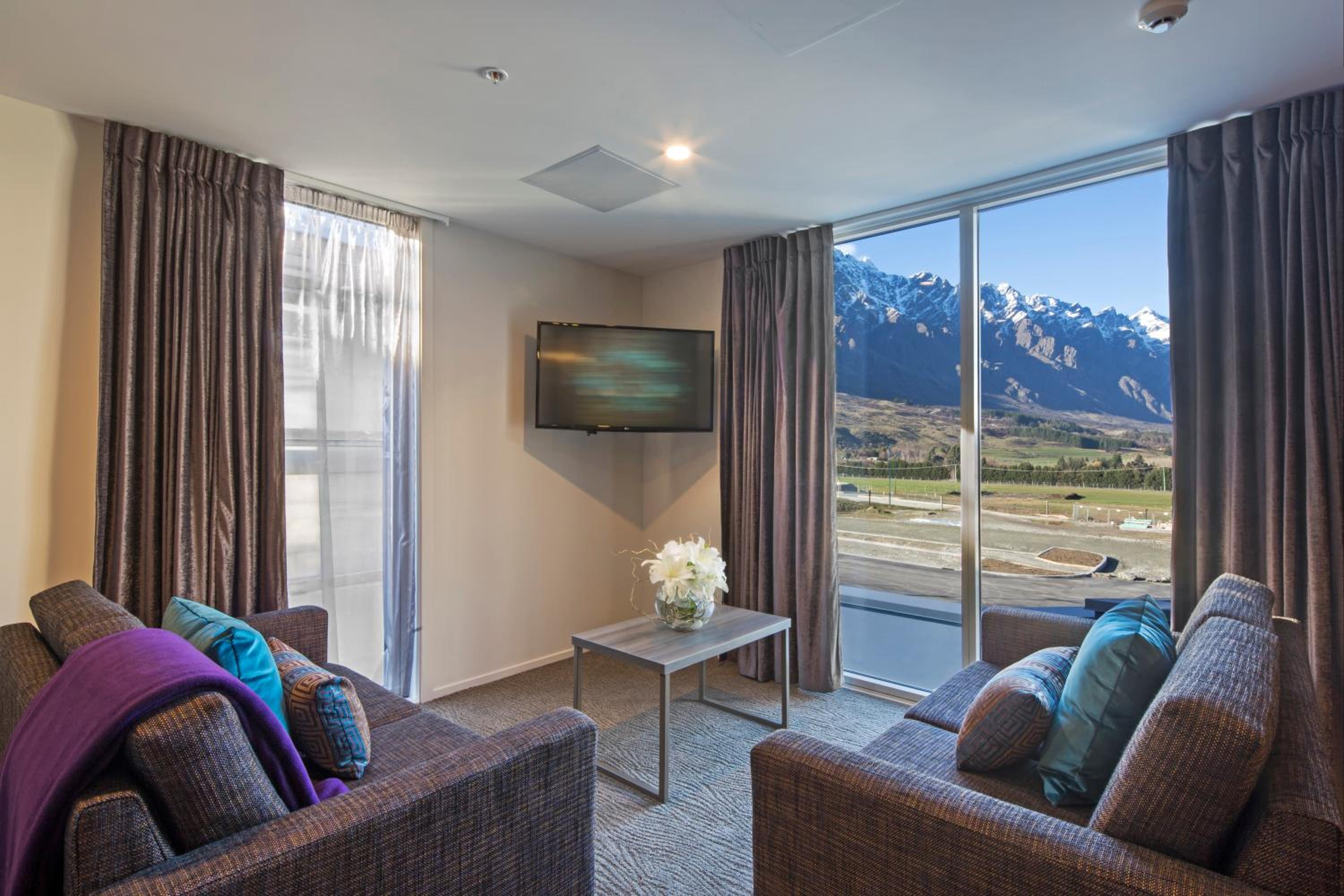 One-Bedroom Apartment with King Bed photo 1