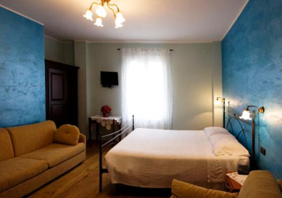 Double Room - Photo 5