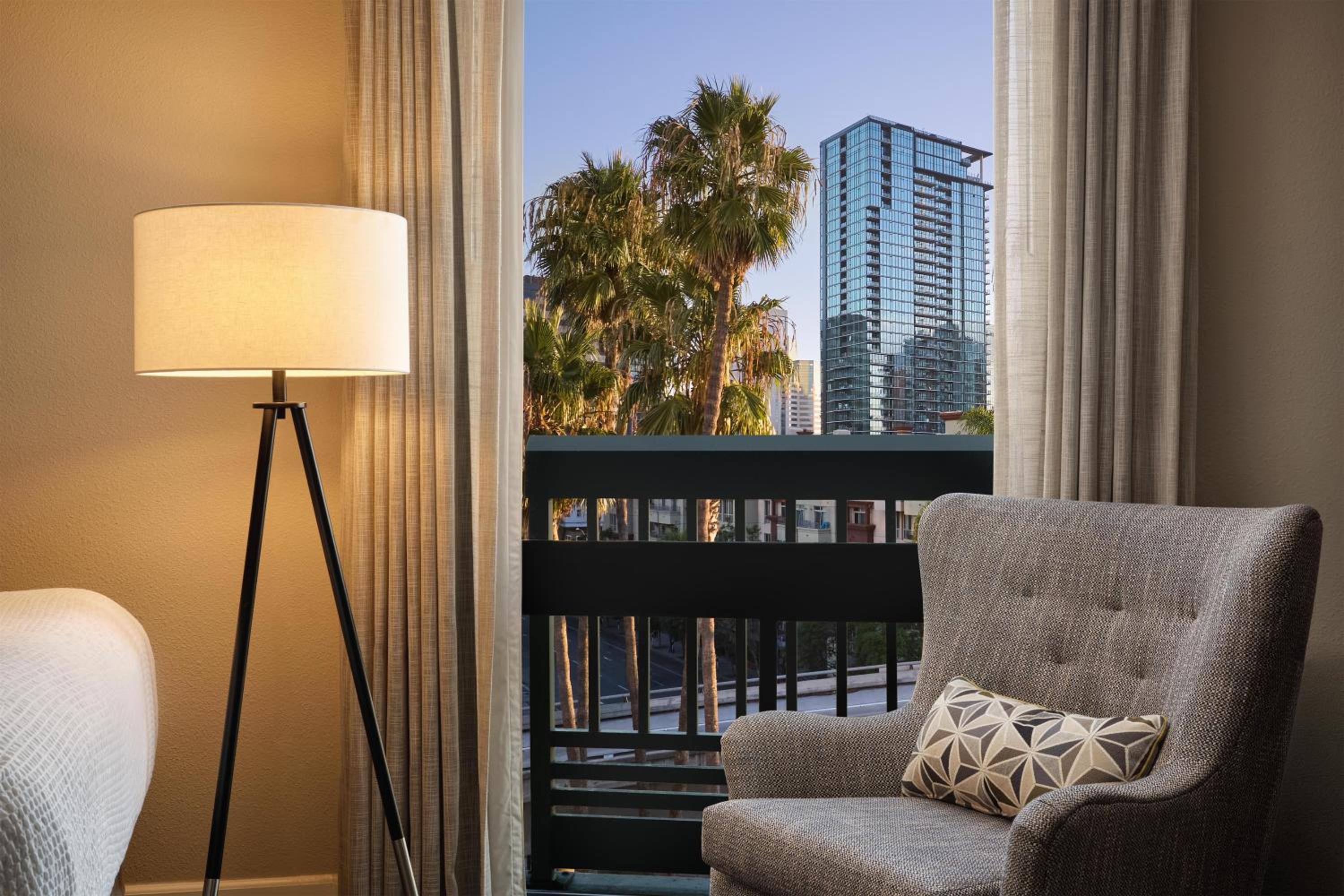 King Room with Bay View - Non-Smoking - Photo 4