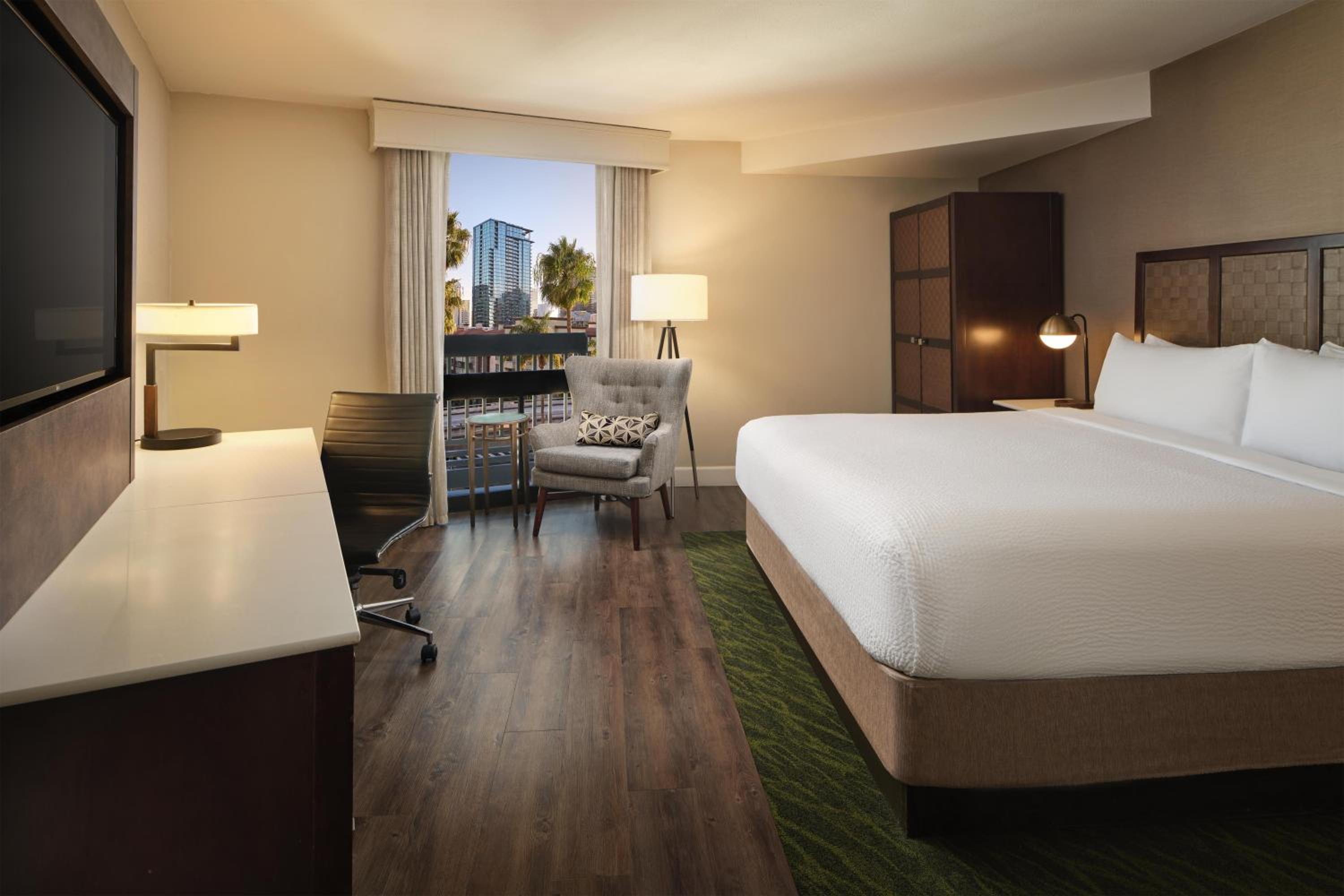 King Room with Bay View - Non-Smoking - Photo 5