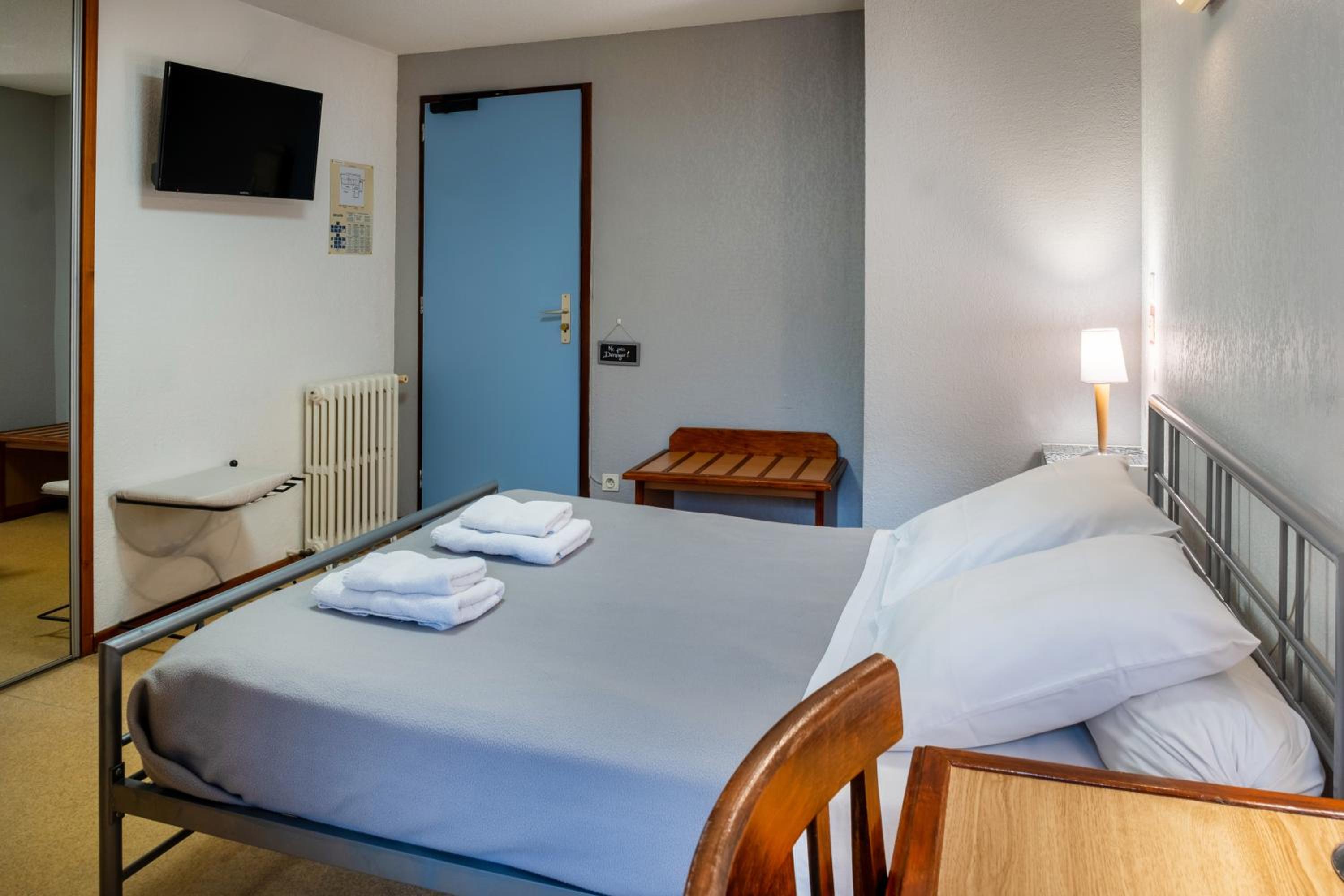Large Double Room - Photo 1