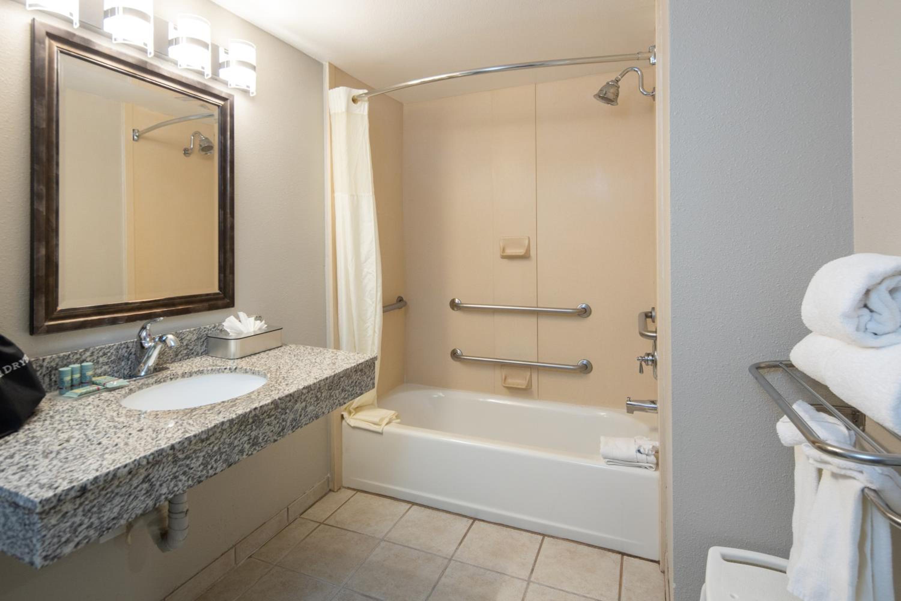 King Room - Disability Access - Photo 5