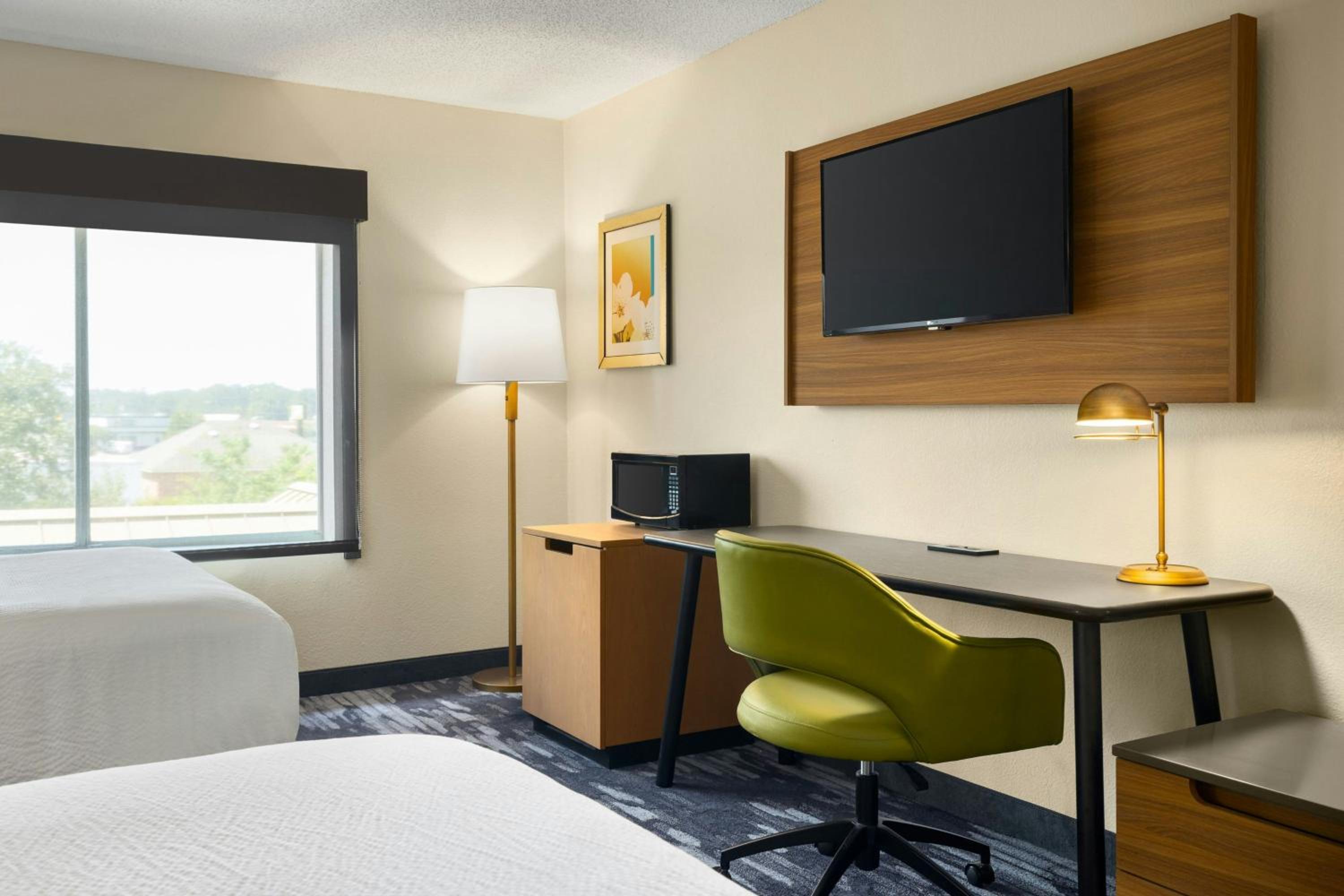 Double Room with Two Double Beds and Adapted Tub - Mobility and Hearing Accessible - Photo 2