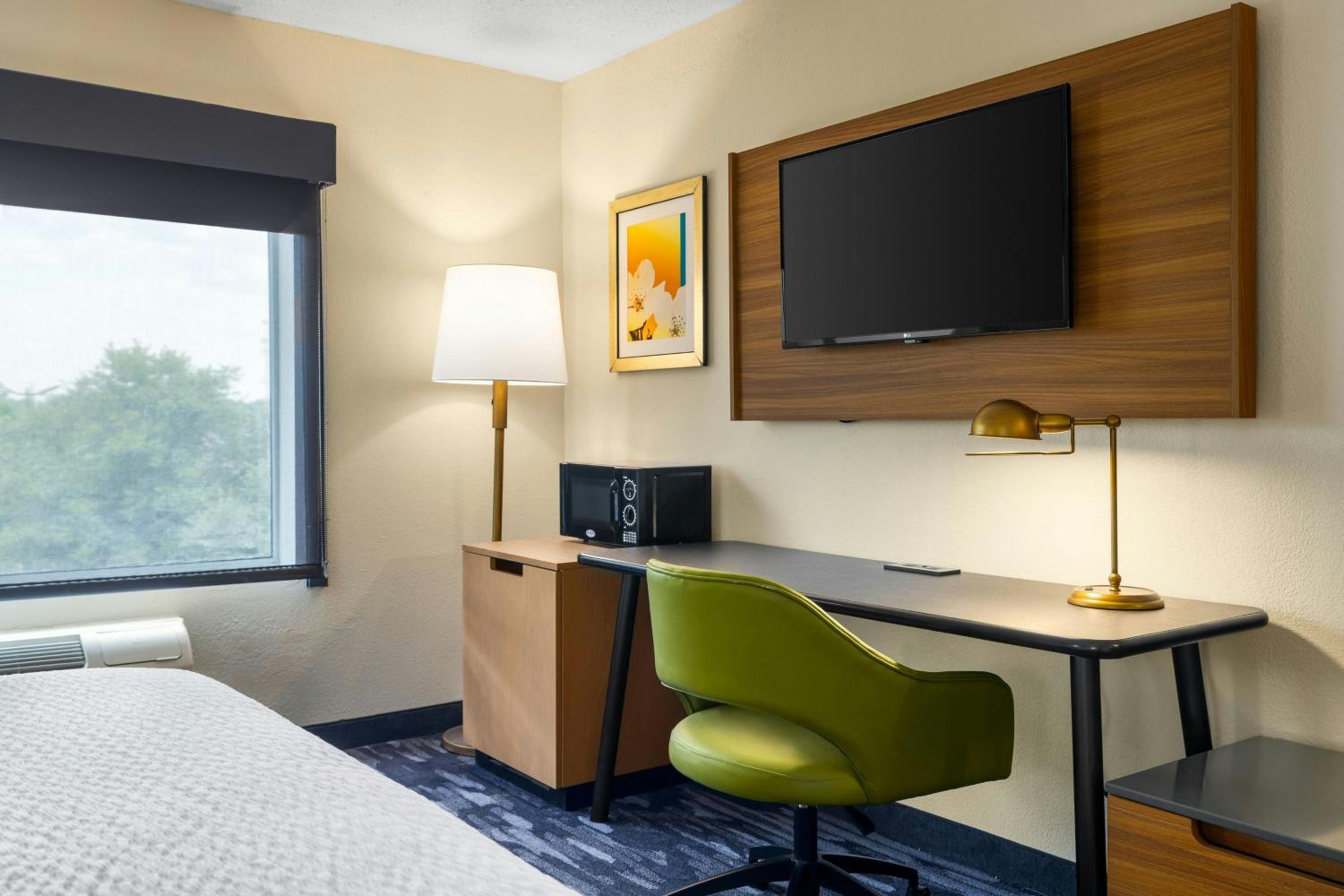 Double Room with Two Double Beds and Adapted Tub - Mobility and Hearing Accessible - Photo 3