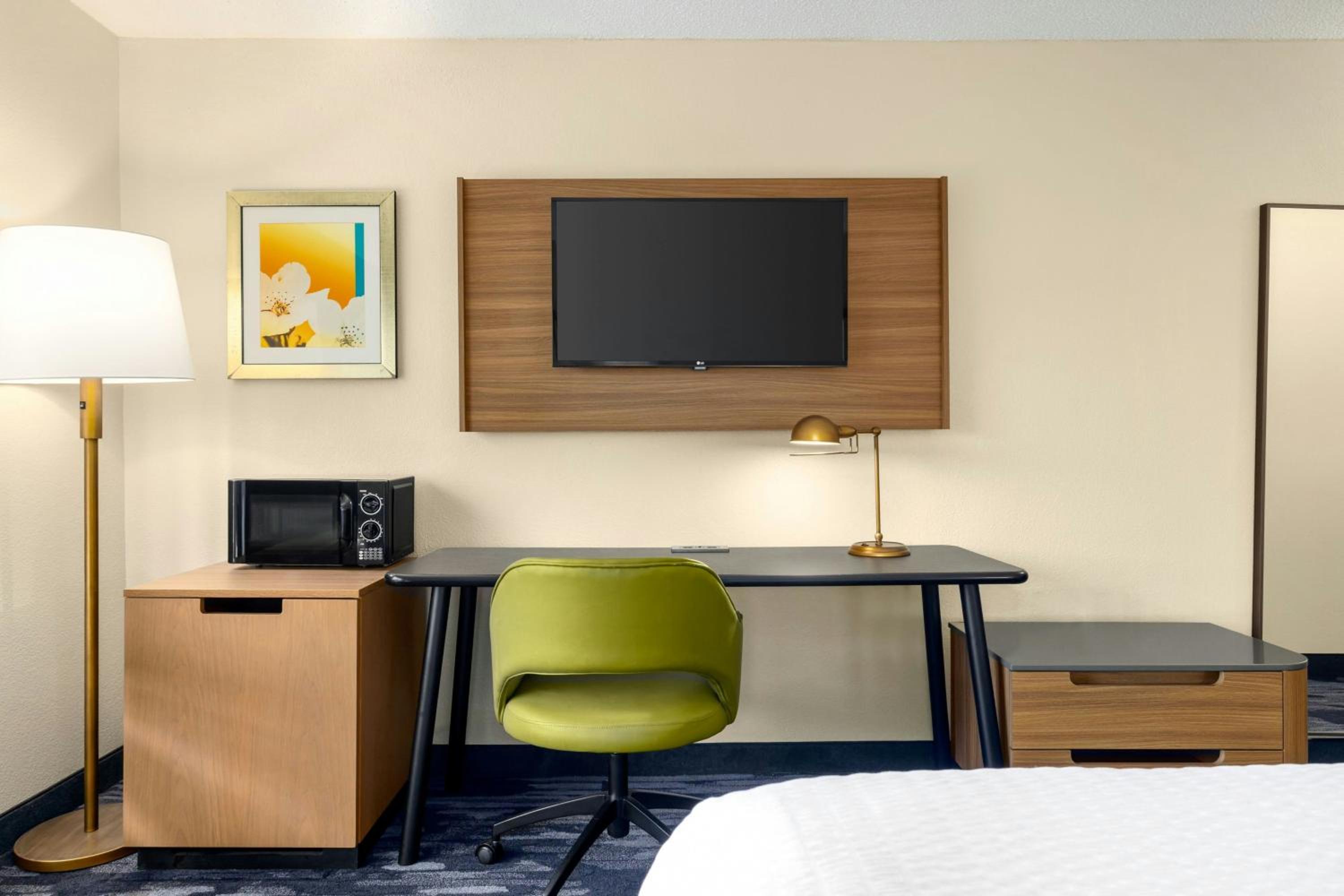 Double Room with Two Double Beds and Adapted Tub - Mobility and Hearing Accessible - Photo 5