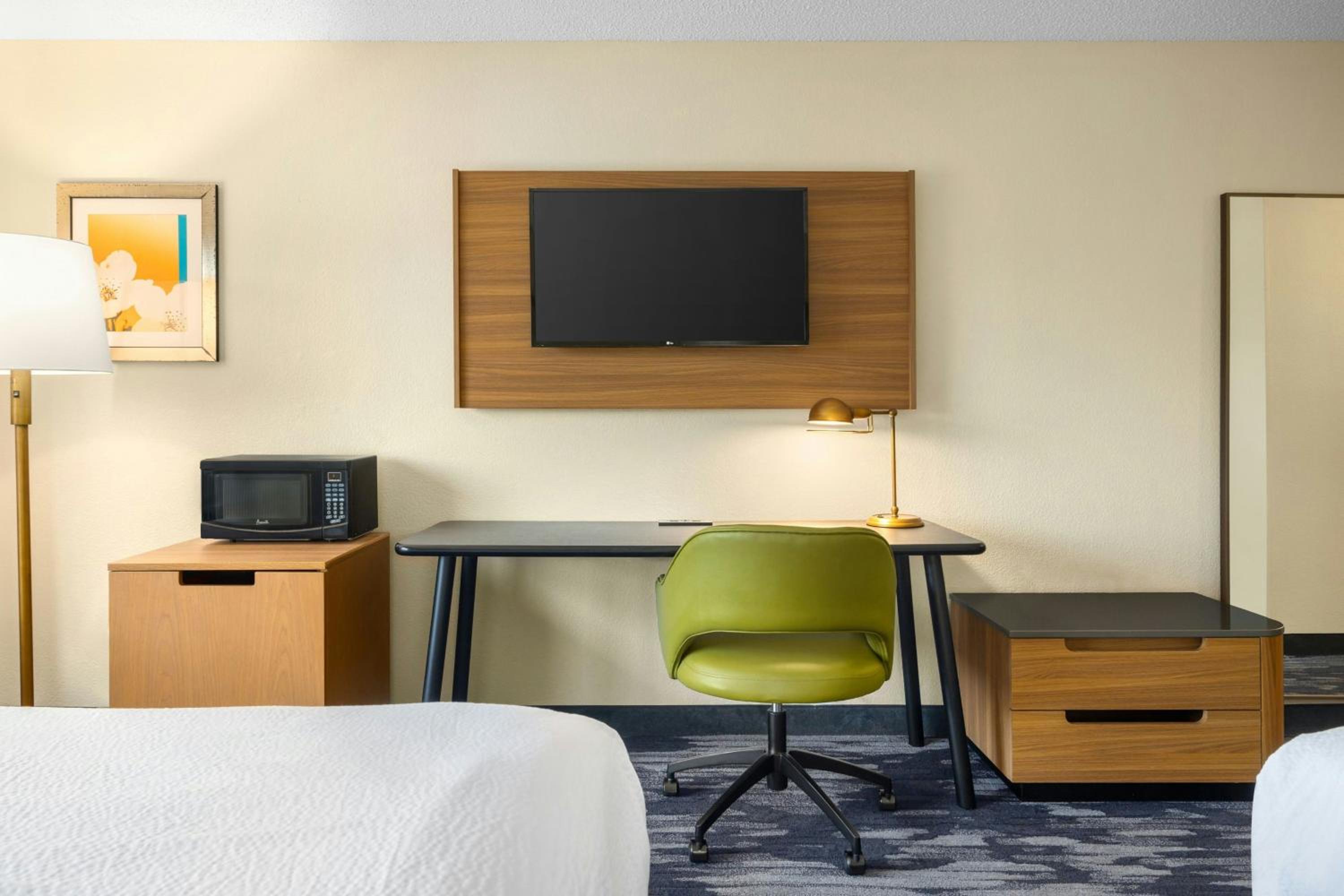 Double Room with Two Double Beds and Adapted Tub - Mobility and Hearing Accessible - Photo 4