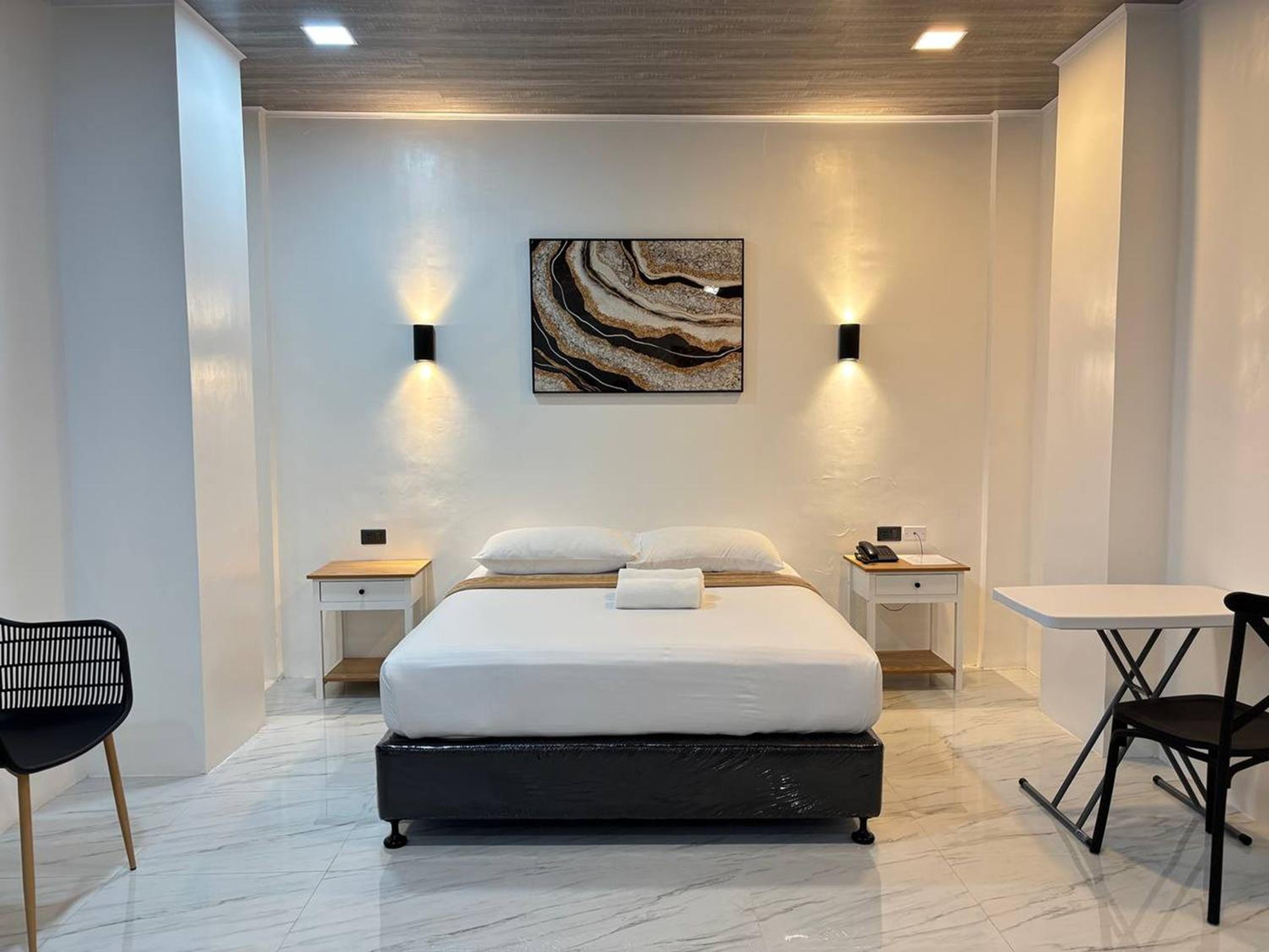 Deluxe Queen Room