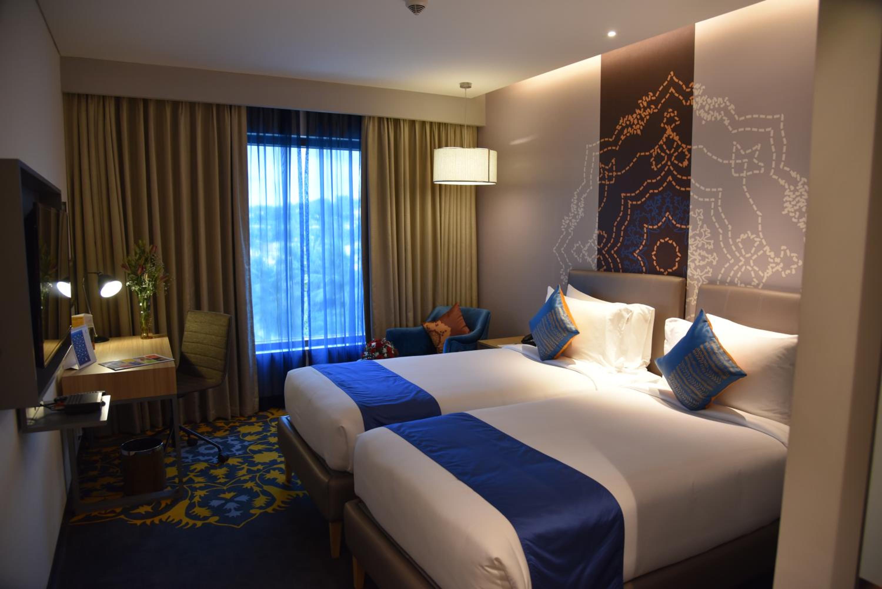 Deluxe Twin with Complimentary Indian afternoon Tea @Alfresco, 20% off on Food & Soft Beverage & SPA, Early Check-in & Late Check-out (Subject to Availability) and Happy Hours 1+1 on IMFL at Silk Bar/Galleria - Photo 3