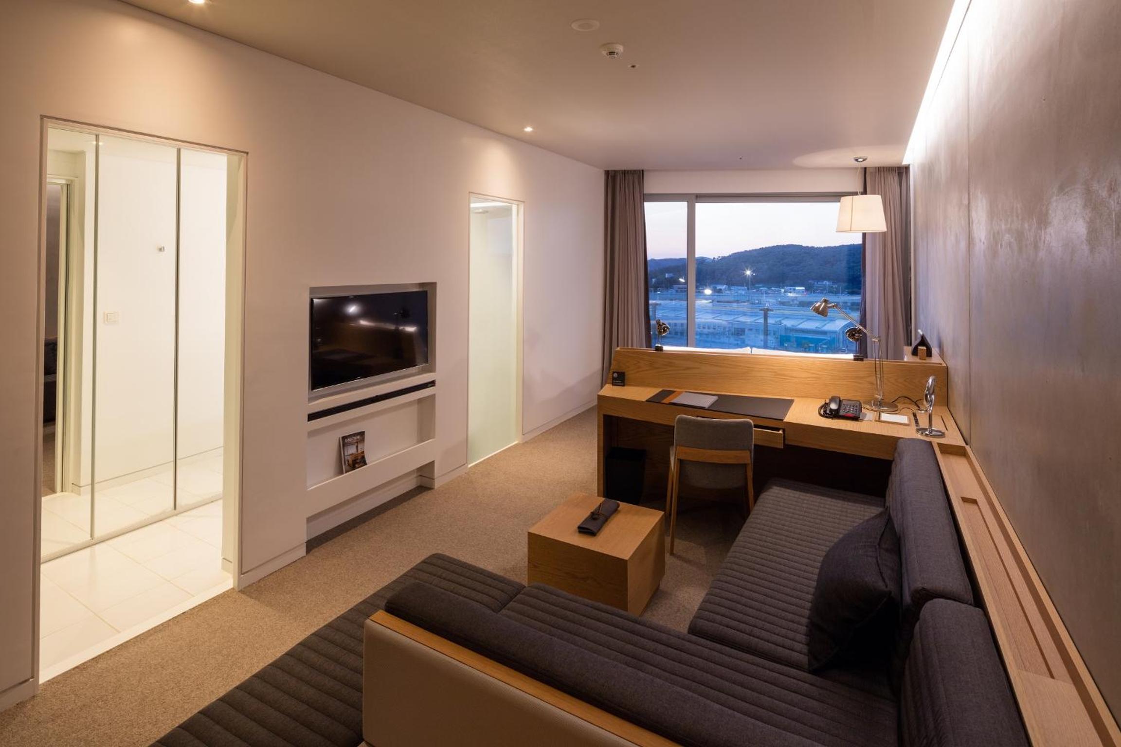 Deluxe Double Room with Mountain View photo 2