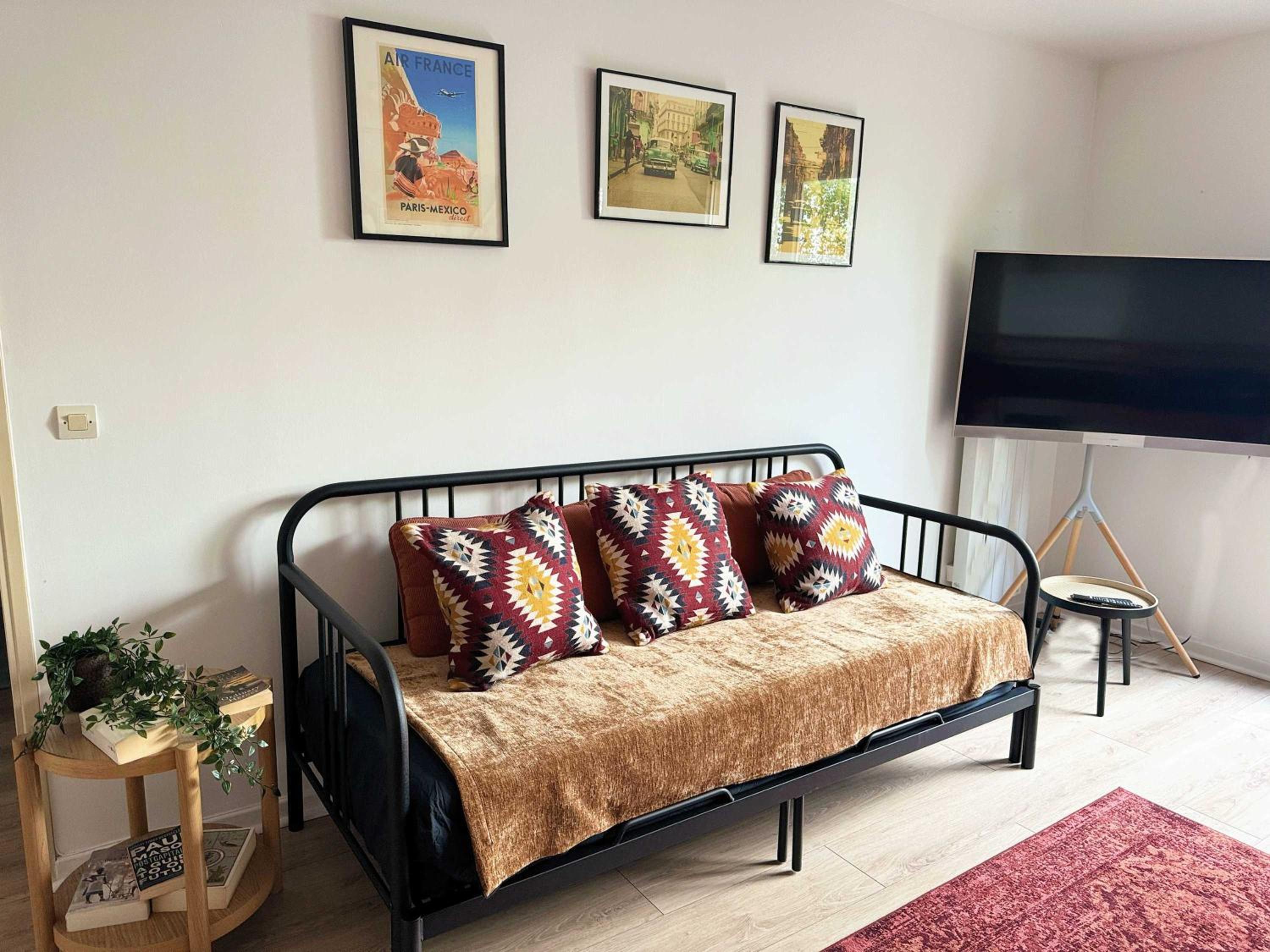 One-Bedroom Apartment photo 2