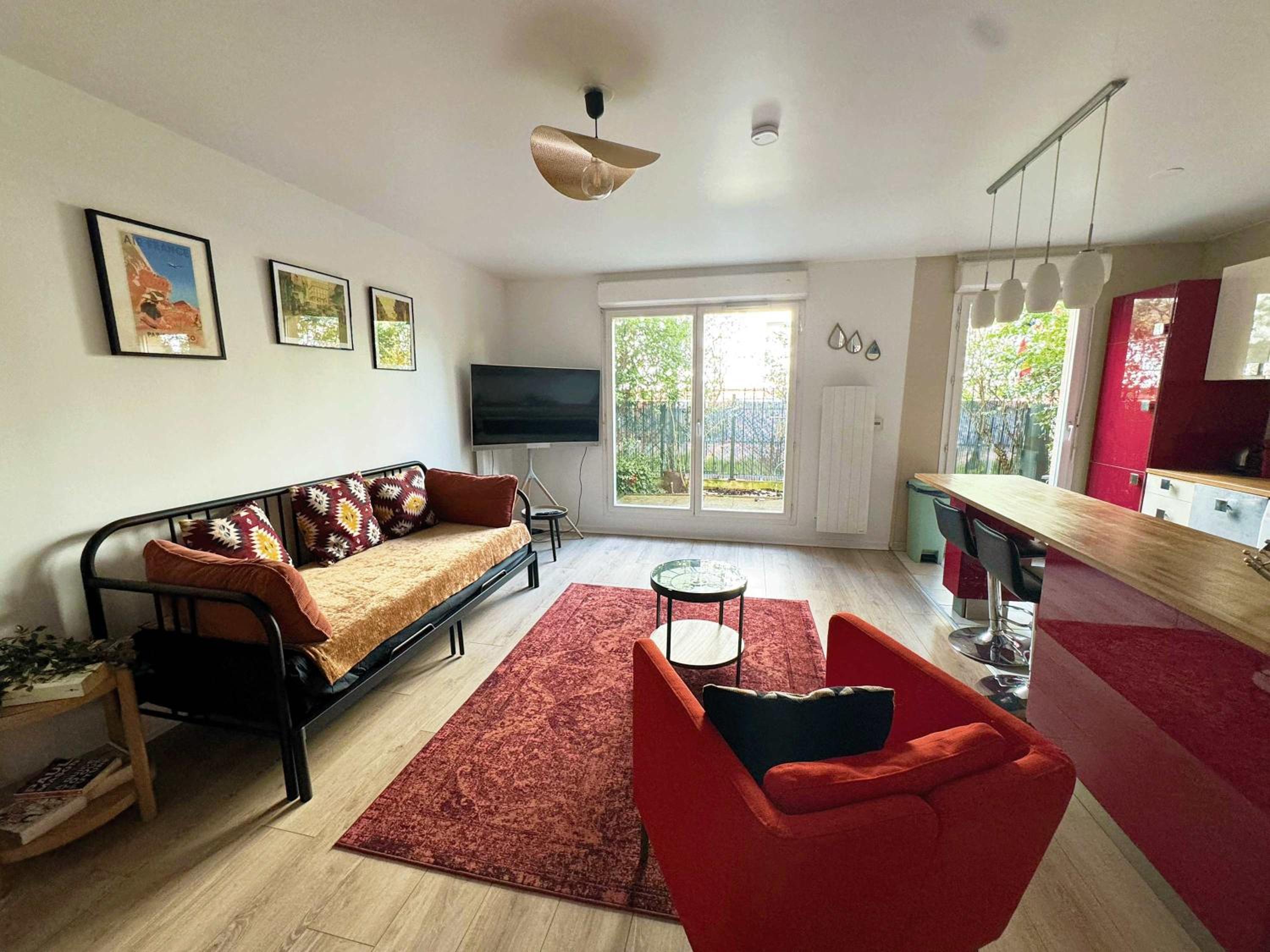 One-Bedroom Apartment photo 1