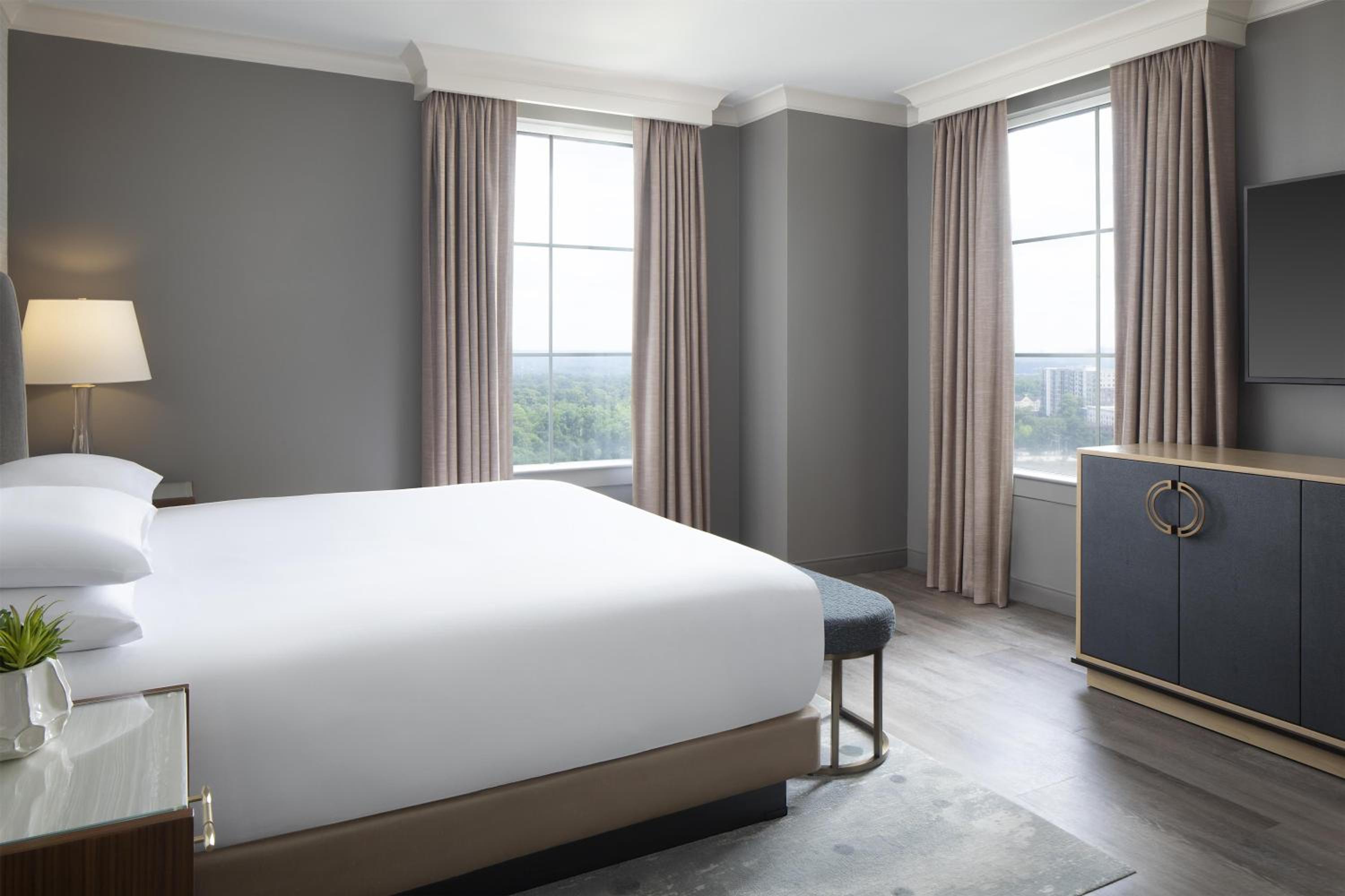 Luxury Suite - Photo 3