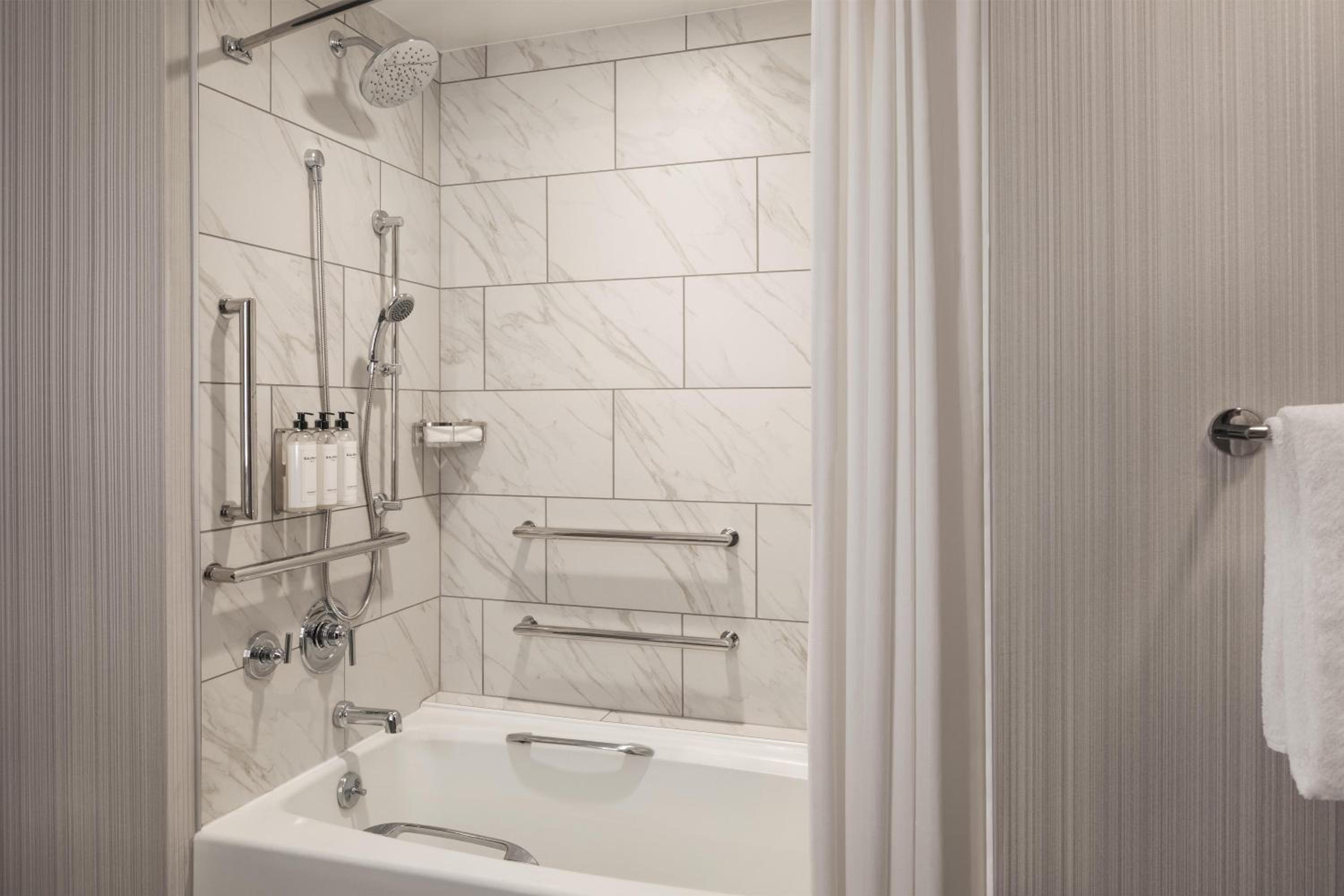 Queen Room with Two Queen Beds and Accessible Tub - Photo 2