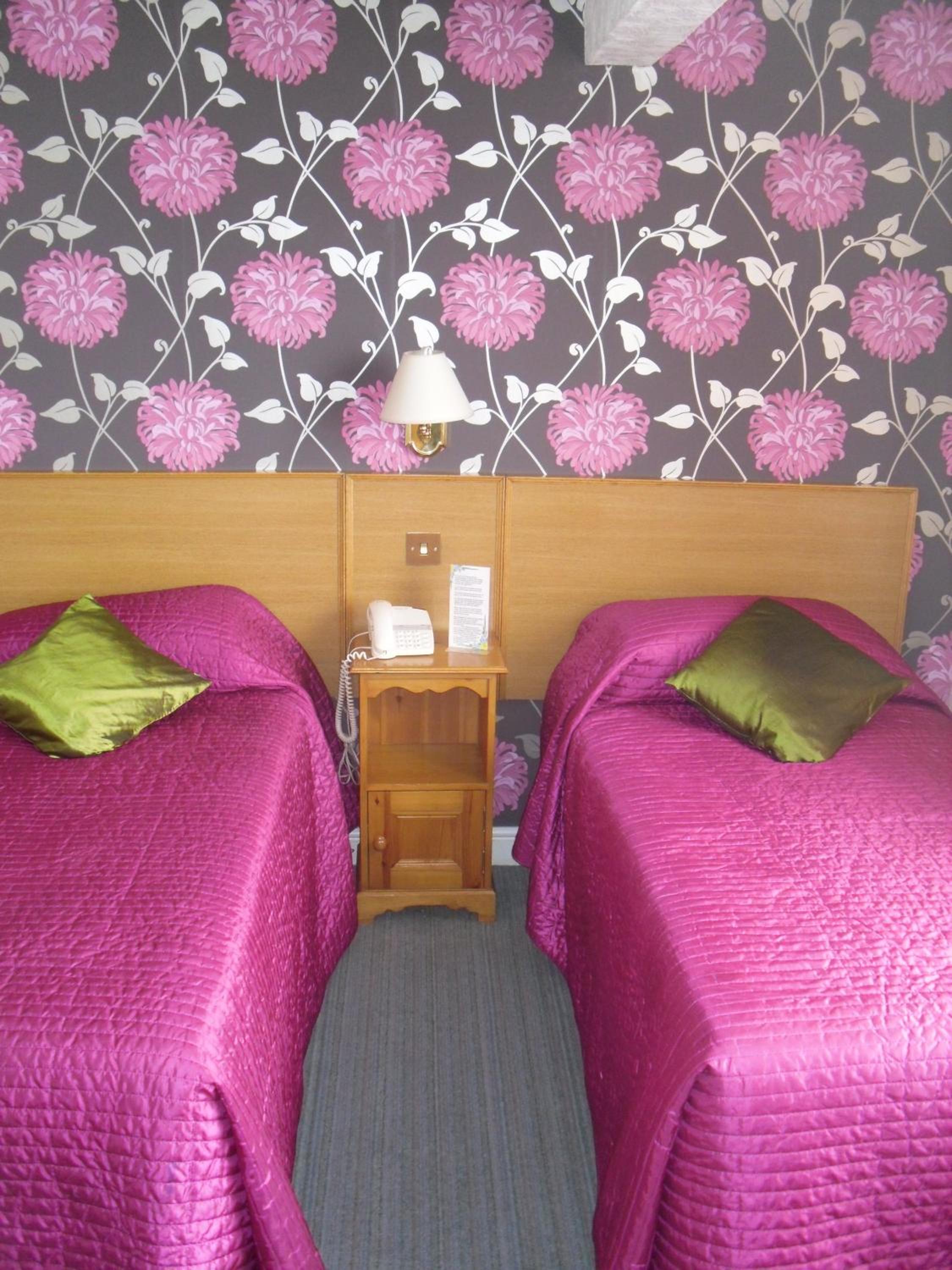 Family Room (2 Adults + 2 Children) - Photo 3