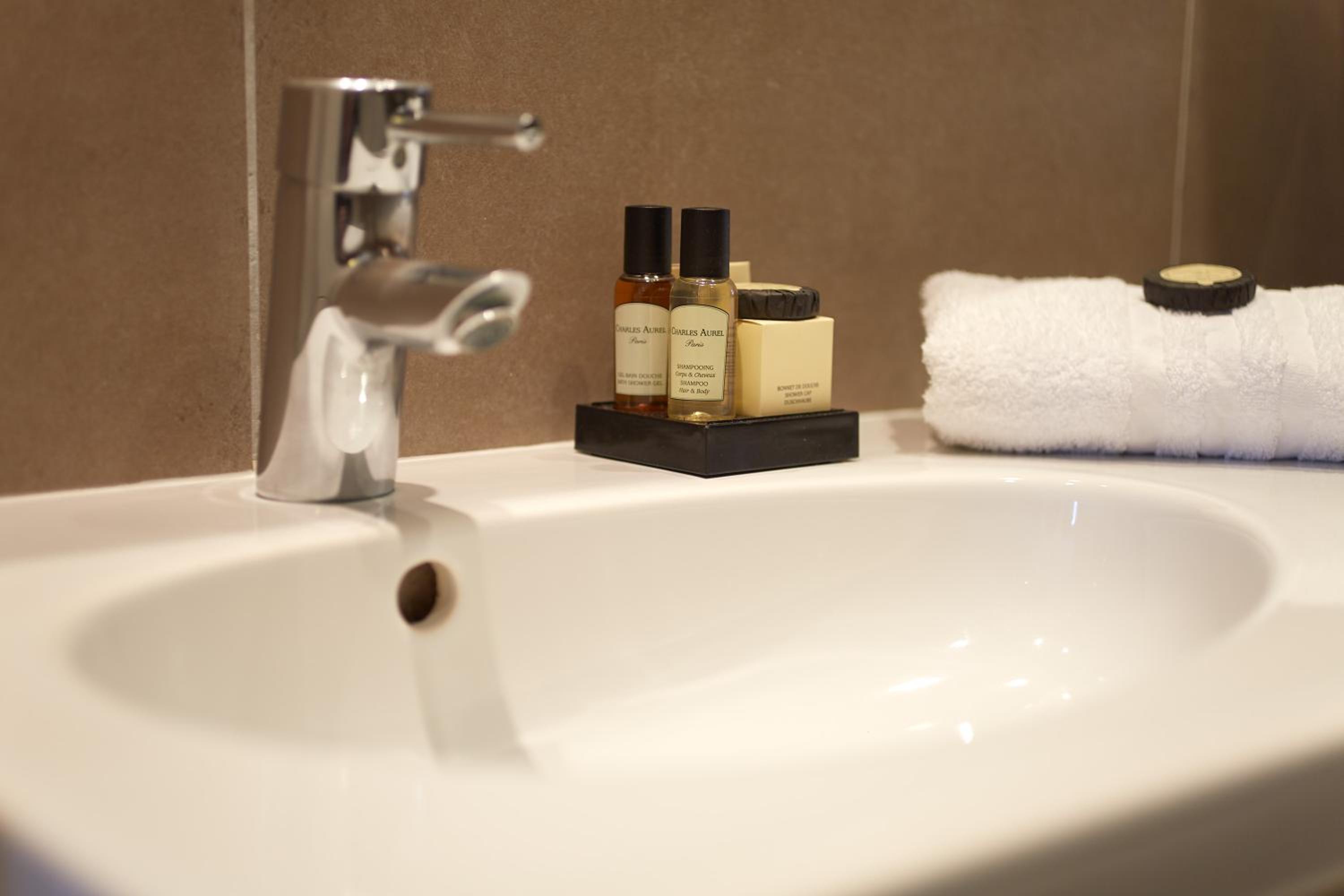 Double Room with Bath photo 2