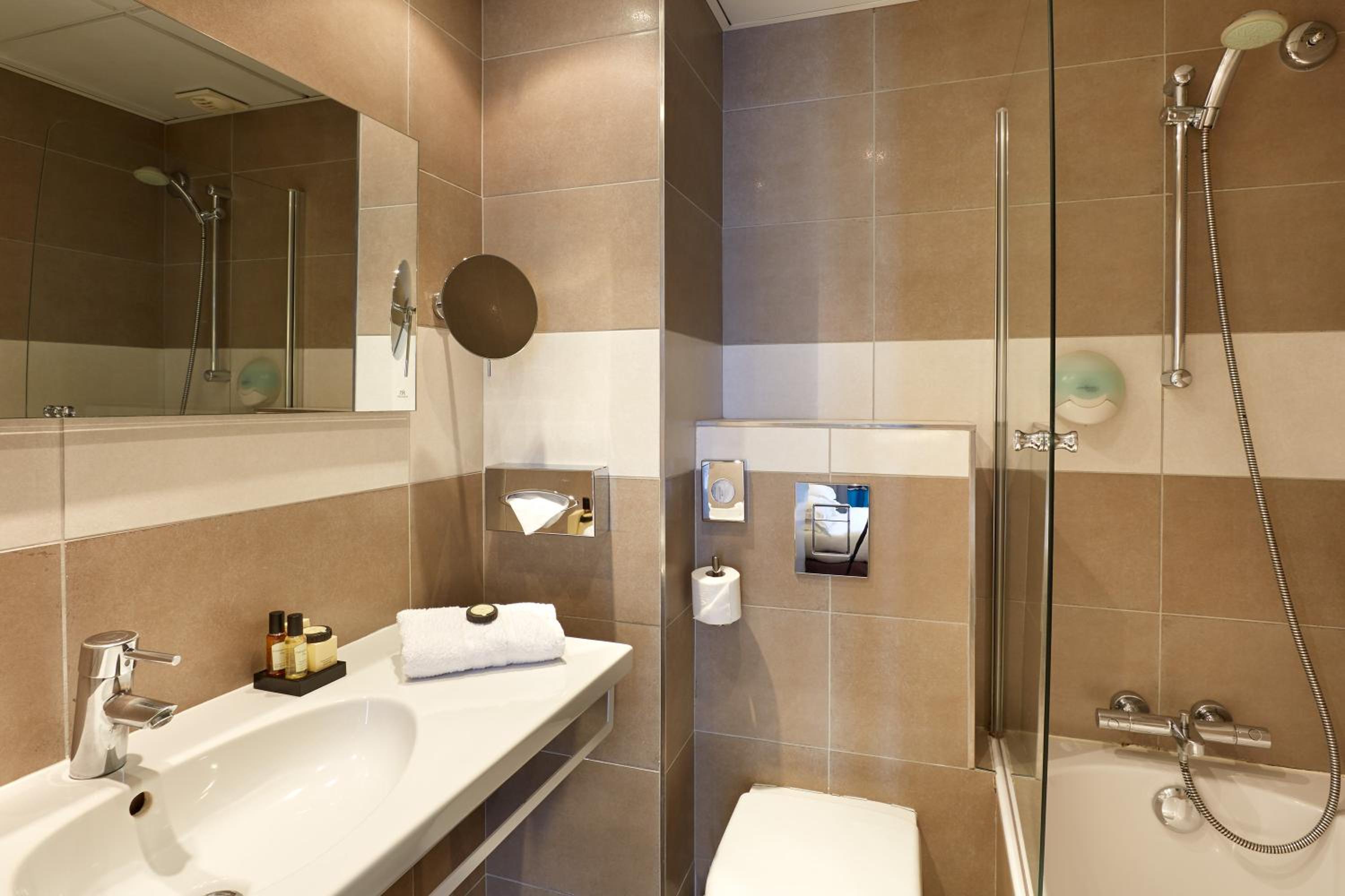Double Room with Bath photo 3