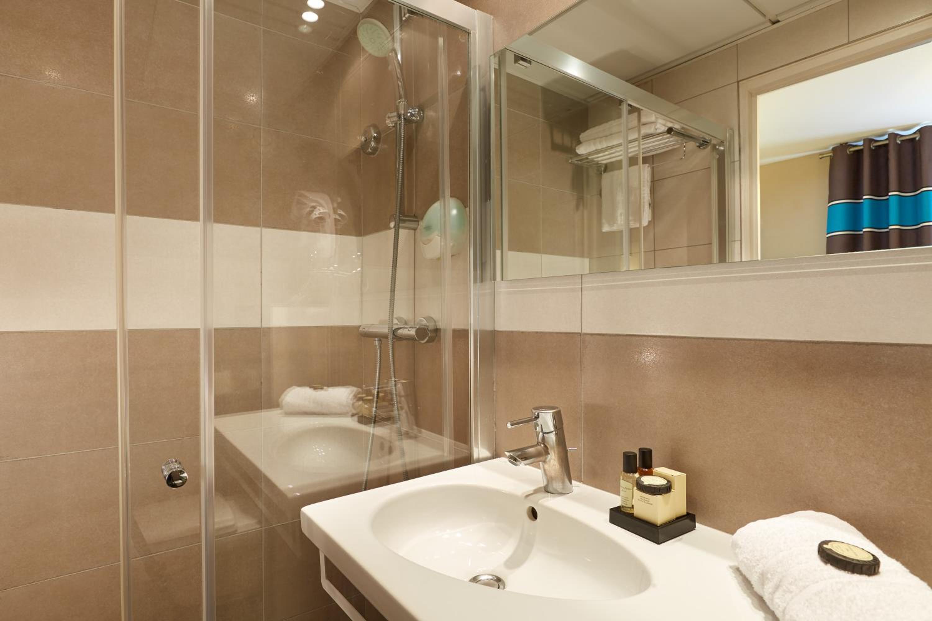 Single Room with Shower photo 3